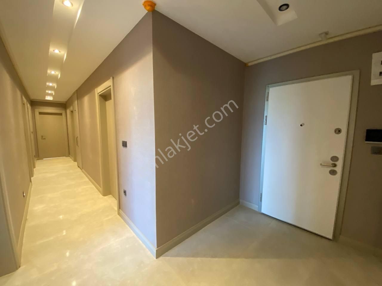 Uytundan Örende Havuzlu Ultralüks 4+1 Kiralık Akıllı Daire - Görsel 19