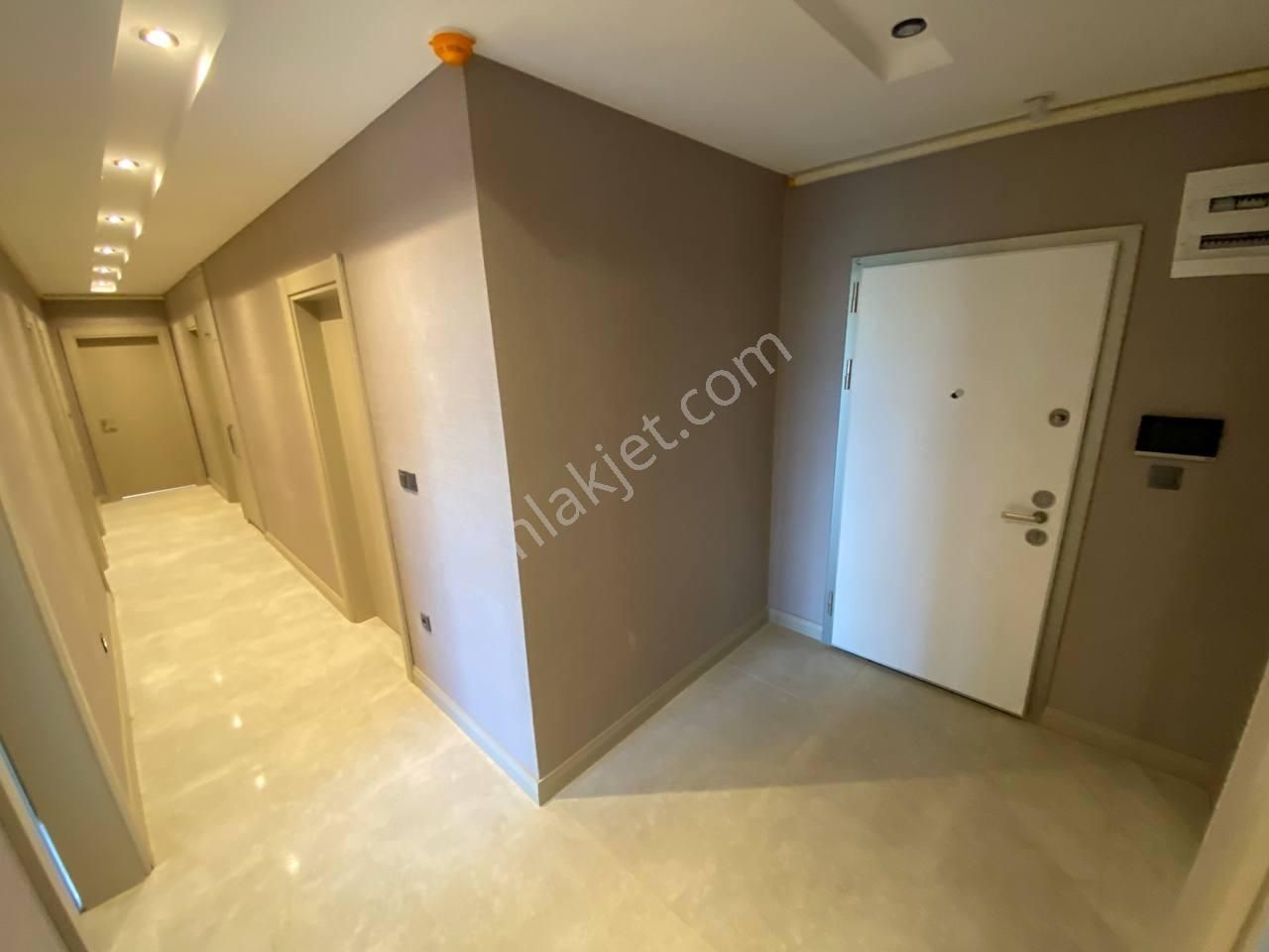 Uytundan Örende Havuzlu Ultralüks 4+1 Kiralık Akıllı Daire - Görsel 16