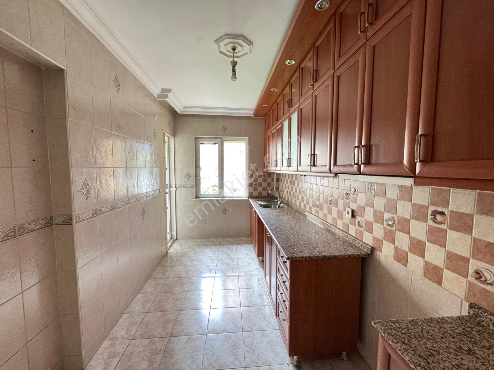 Yenigünde Çok Geniş Kullanışlı Site İçi 3+1 Daire