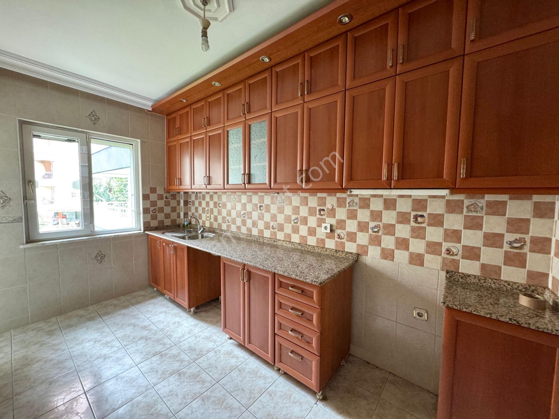 Yenigünde Çok Geniş Kullanışlı Site İçi 3+1 Daire - Görsel 13