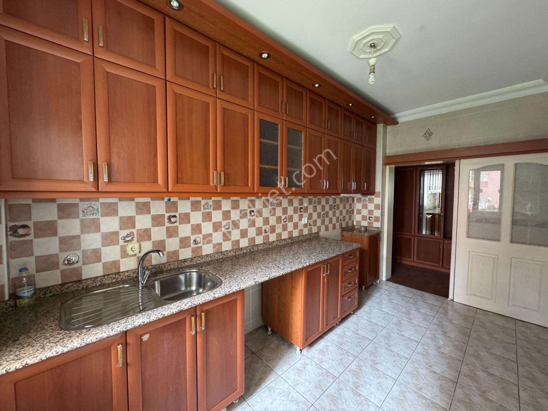 Yenigünde Çok Geniş Kullanışlı Site İçi 3+1 Daire - Görsel 6