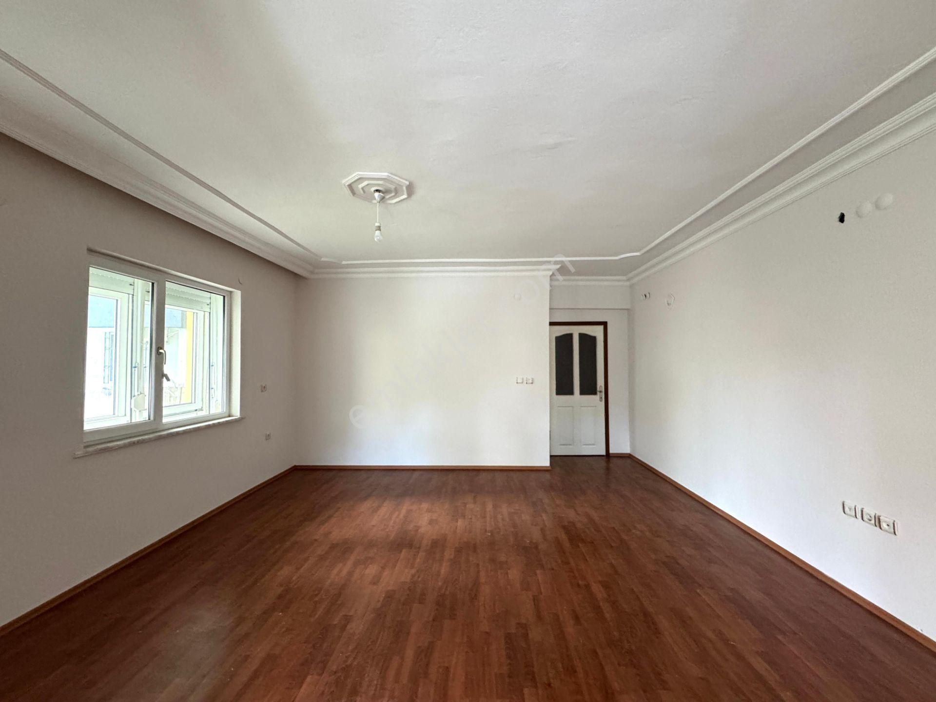 Yenigünde Çok Geniş Kullanışlı Site İçi 3+1 Daire - Görsel 3