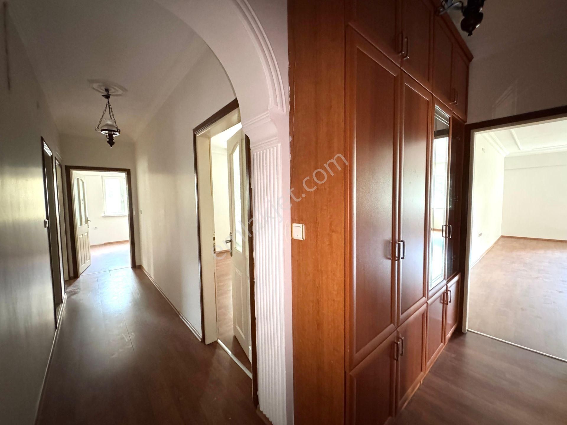 Yenigünde Çok Geniş Kullanışlı Site İçi 3+1 Daire - Görsel 29