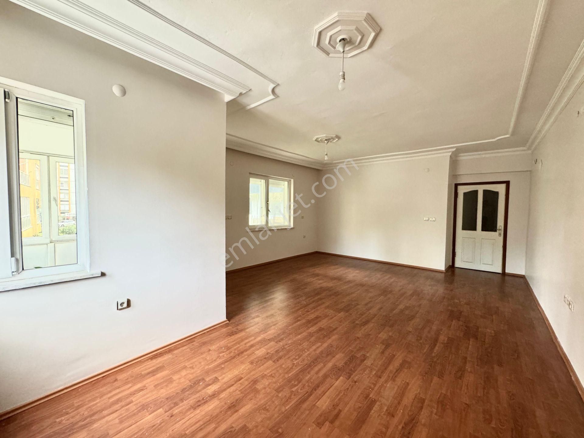 Yenigünde Çok Geniş Kullanışlı Site İçi 3+1 Daire - Görsel 4