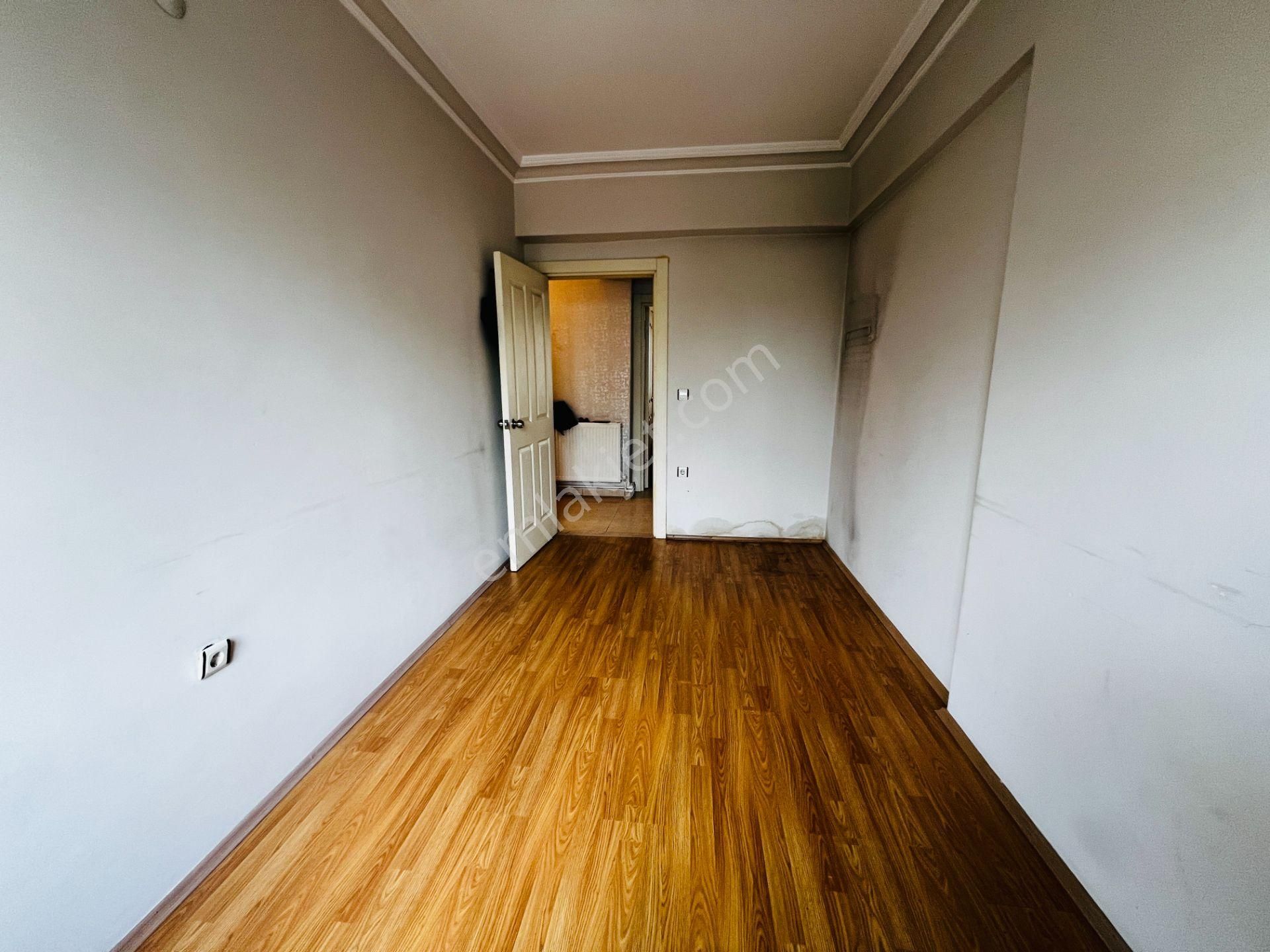 Tramvay Durağına Çok Yakın Asansörlü Kombili Arakat 3+1 - Görsel 12