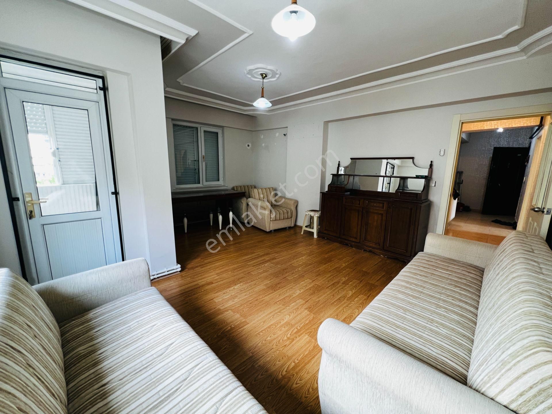 Tramvay Durağına Çok Yakın Asansörlü Kombili Arakat 3+1 - Görsel 3