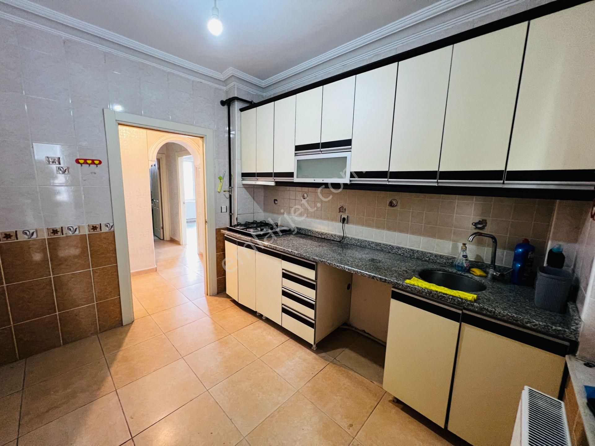 Tramvay Durağına Çok Yakın Asansörlü Kombili Arakat 3+1 - Görsel 2