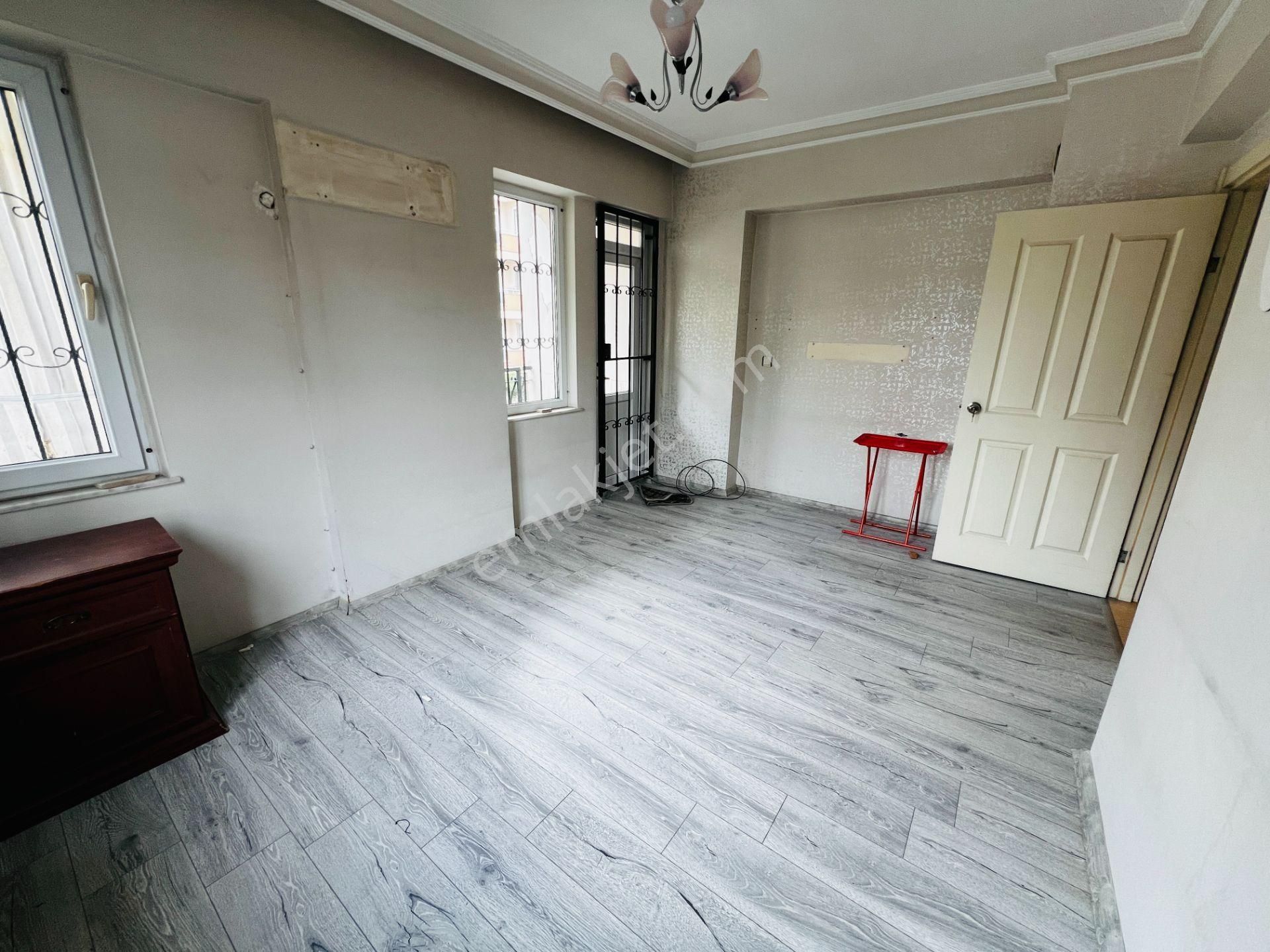 Tramvay Durağına Çok Yakın Asansörlü Kombili Arakat 3+1 - Görsel 7