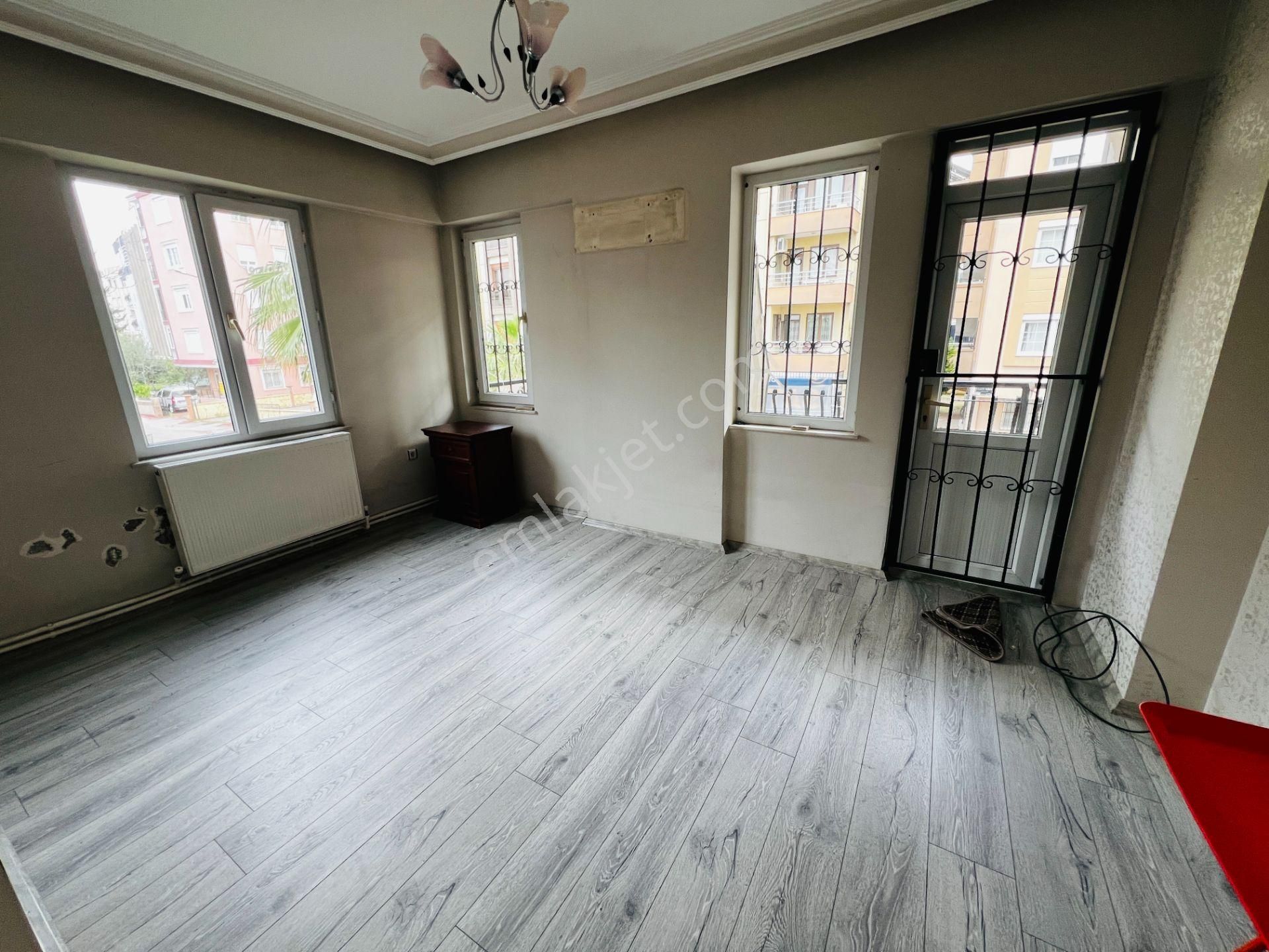 Tramvay Durağına Çok Yakın Asansörlü Kombili Arakat 3+1 - Görsel 6