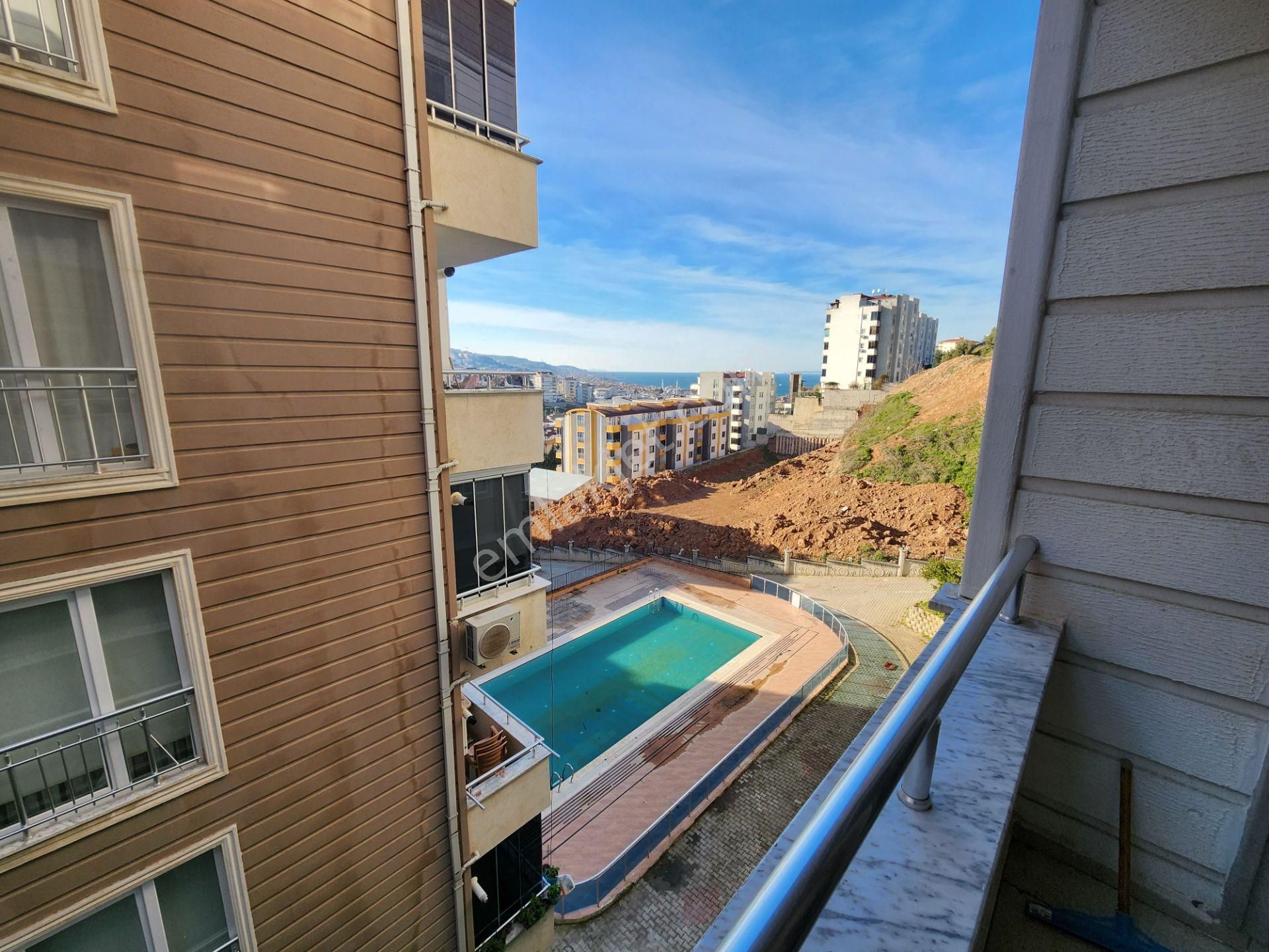 Mudanya Güzelyalı Burgaz’da Havuzlu Site İçinde Deniz Manzaralı Eşyalı 2+1 Kiralık Daire