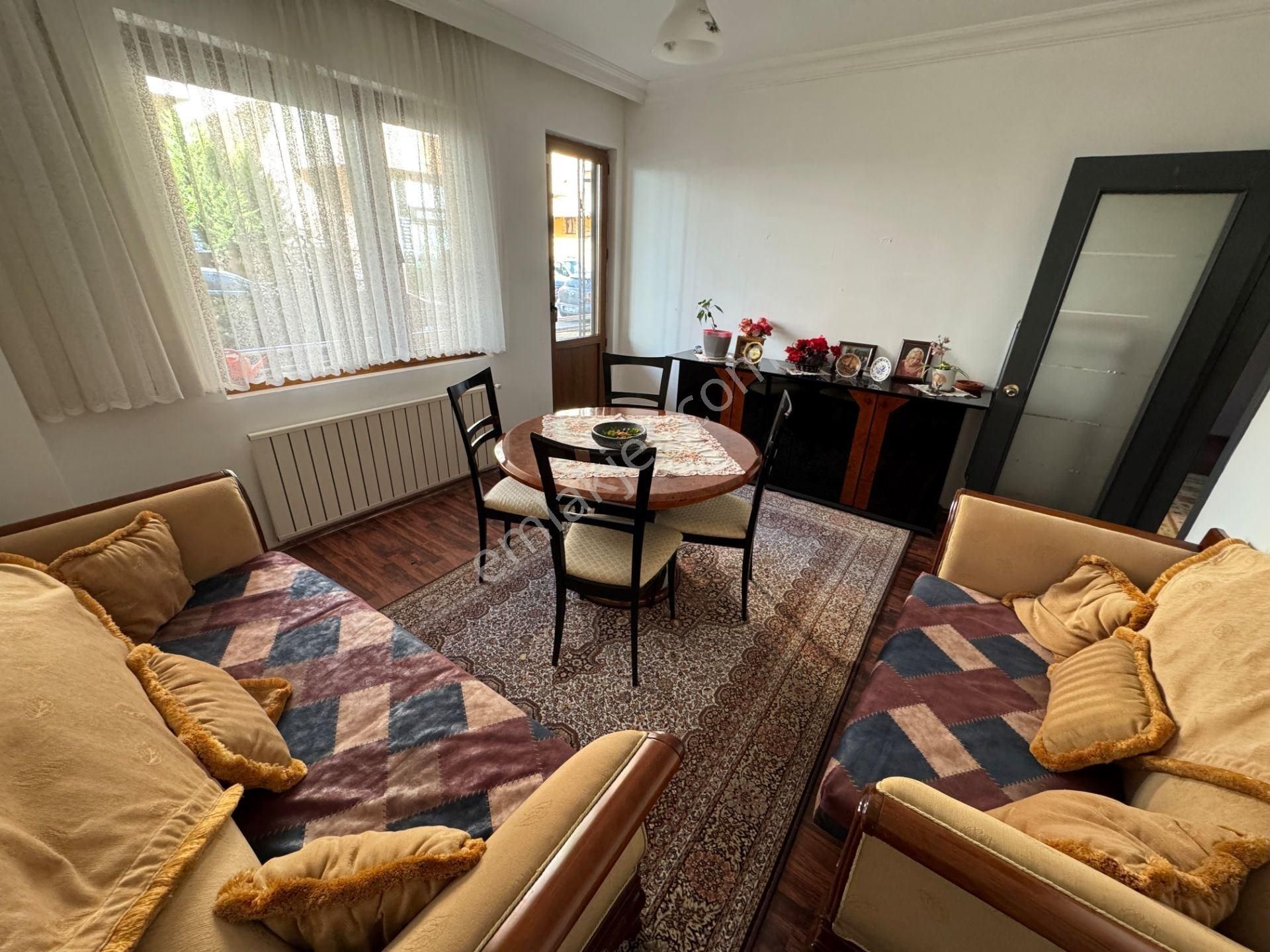 İnönü Mah.'de, Metroya, Üniv.lere Yakın K.otoparklı Kainat Cd. 2+1