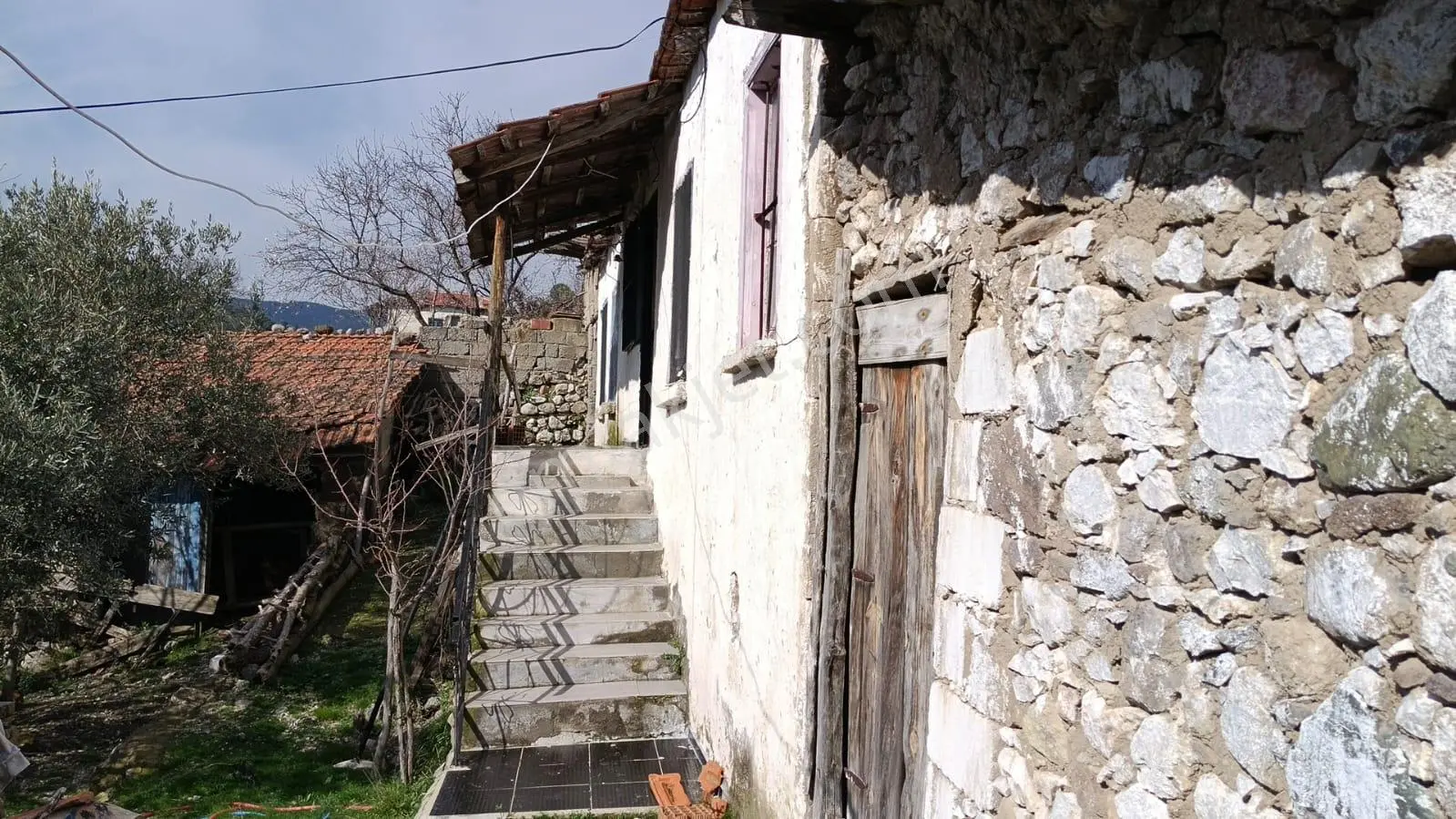 Karalar Köyünde 588 M2 Oturulabilir Müstakil Köy Evi - Görsel 2