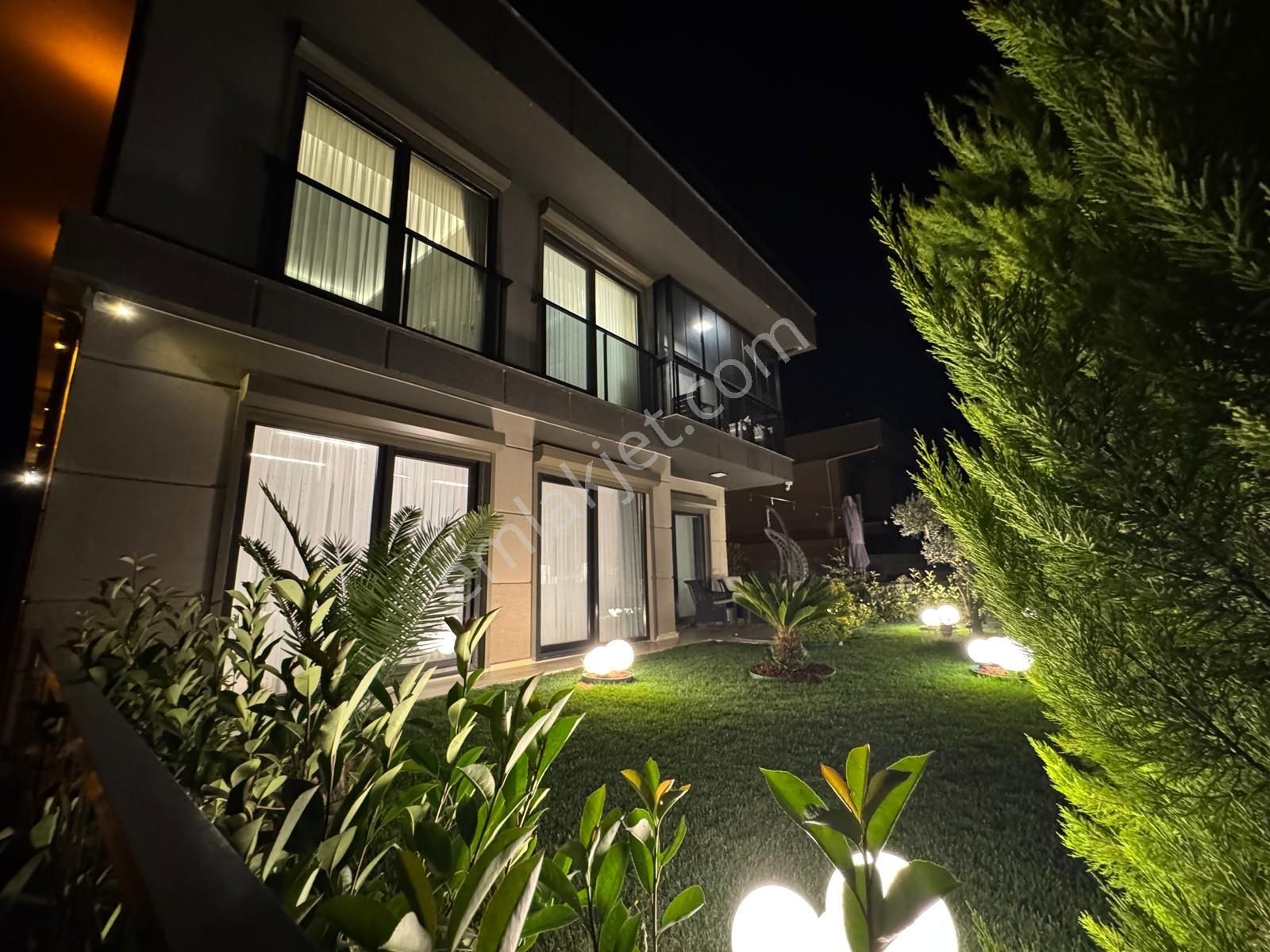 Tekirdağ Çorlu Deniz Manzaralı Site İçerisinde Satılık 5+1 Villa