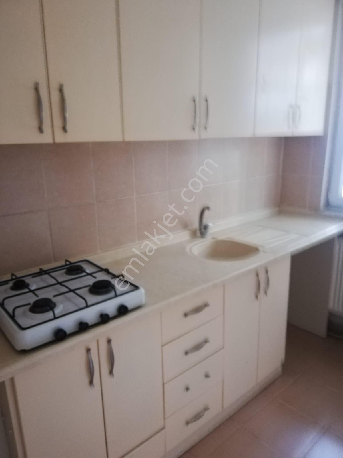 Ender Uysal Gayrimenkulden 2+1 Sitelerde Kiralık Bahçekatı..