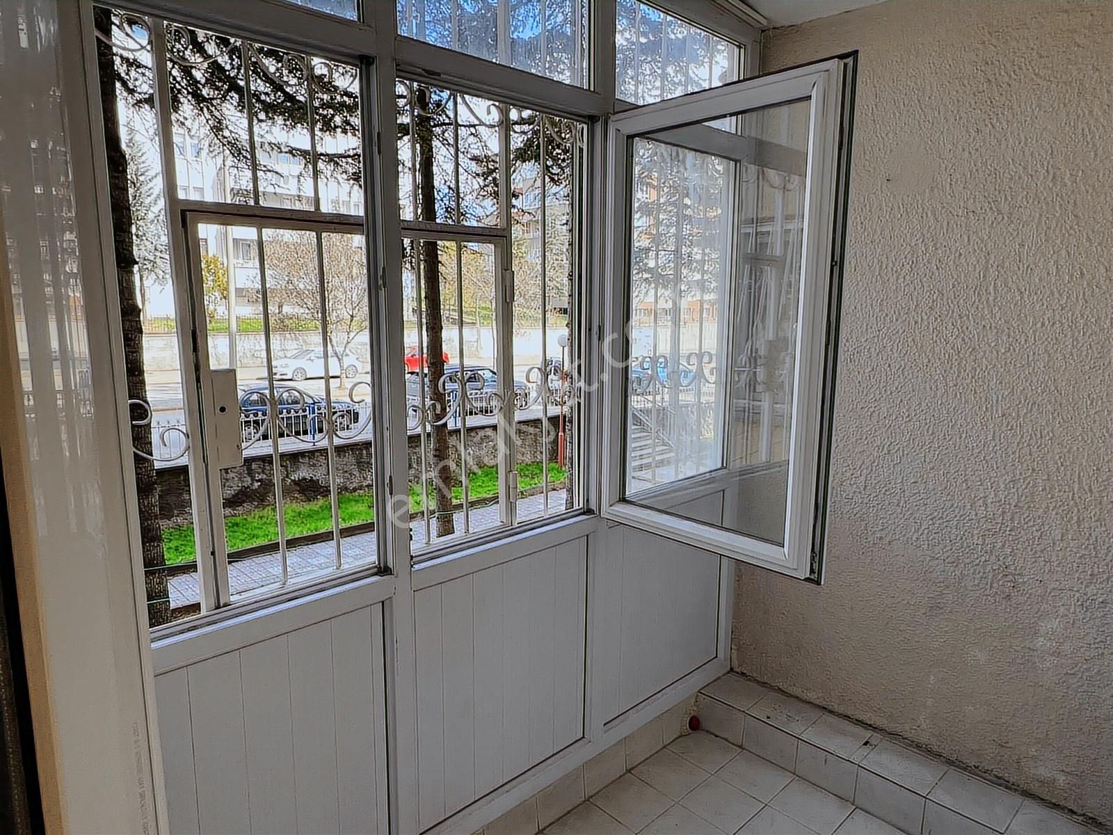 Kartal'dan Kentkoop Mahallesi Batıkent Metroya Yakın 3+1 Bakımlı - Görsel 26