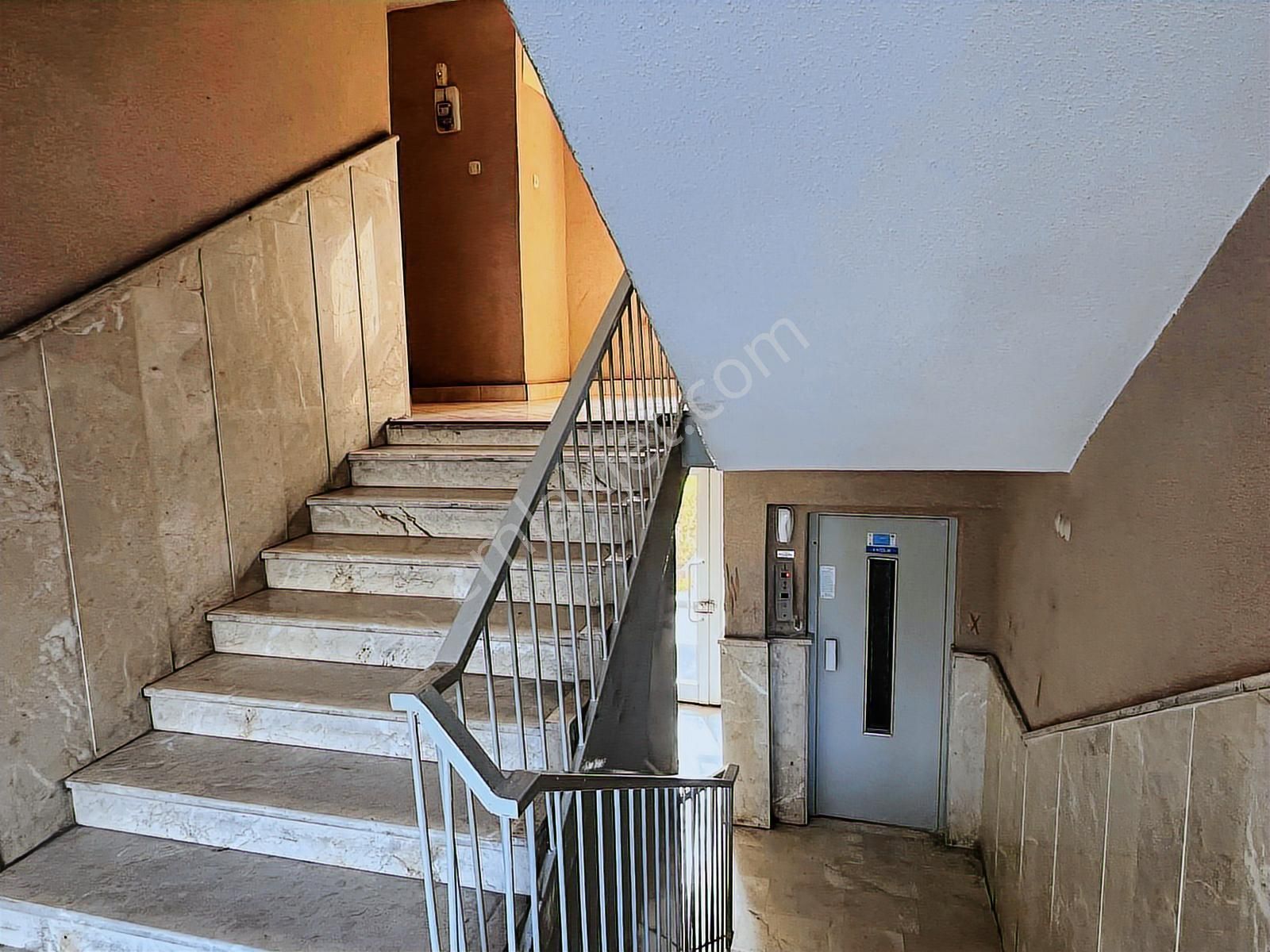 Kartal'dan Kentkoop Mahallesi Batıkent Metroya Yakın 3+1 Bakımlı - Görsel 27