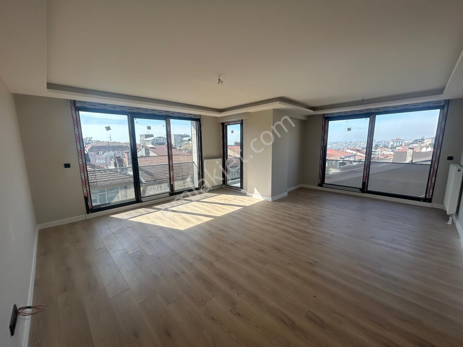 Üsüdar İcadiye'de 3+2 Deniz Manzaralı Merkezi Lüks Dubleks Daire - Görsel 11