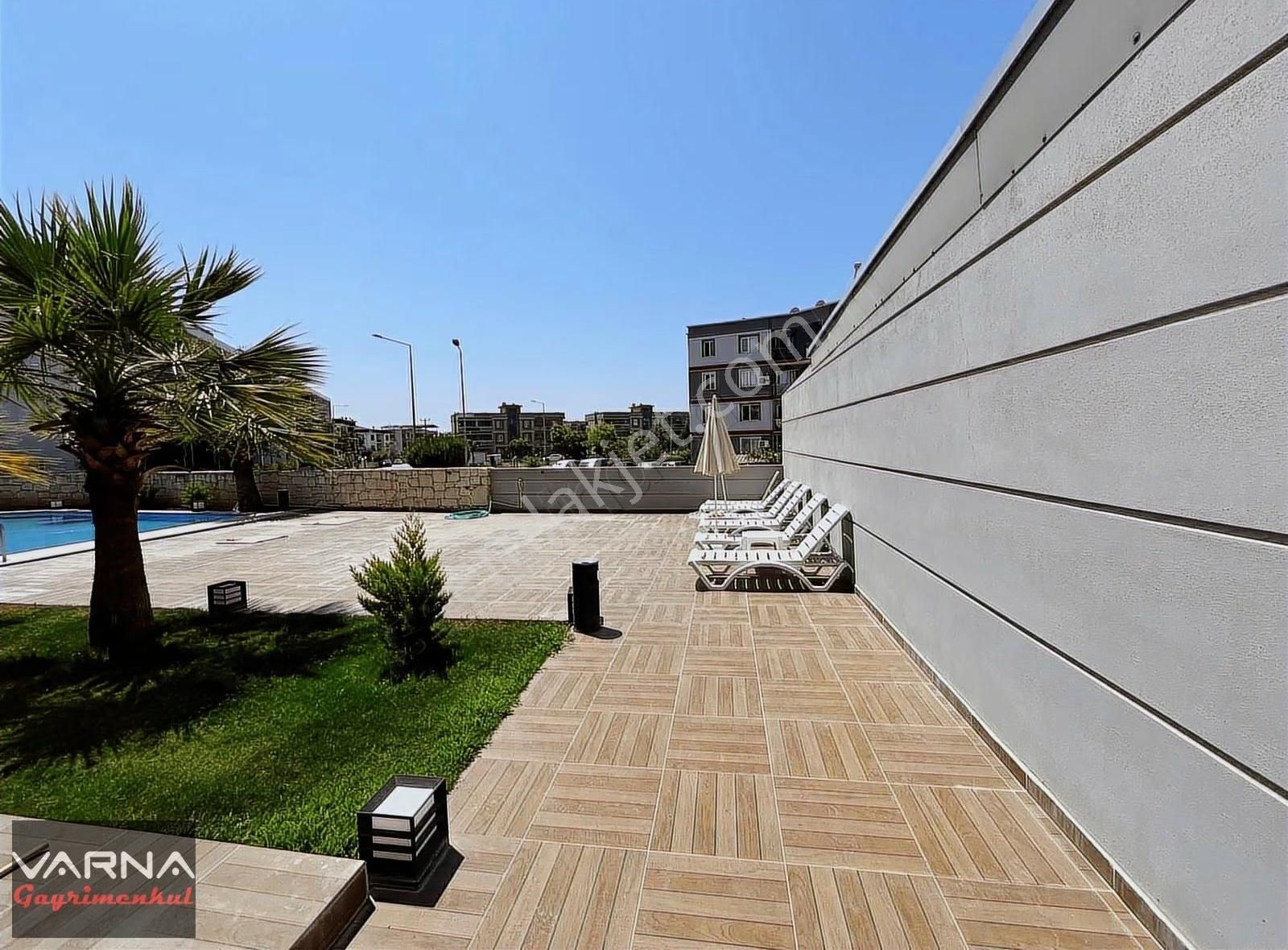 Menderes Cüneytbey Mah. Kiralık 1+1 Eşyalı Ara Kat Daire - Görsel 3