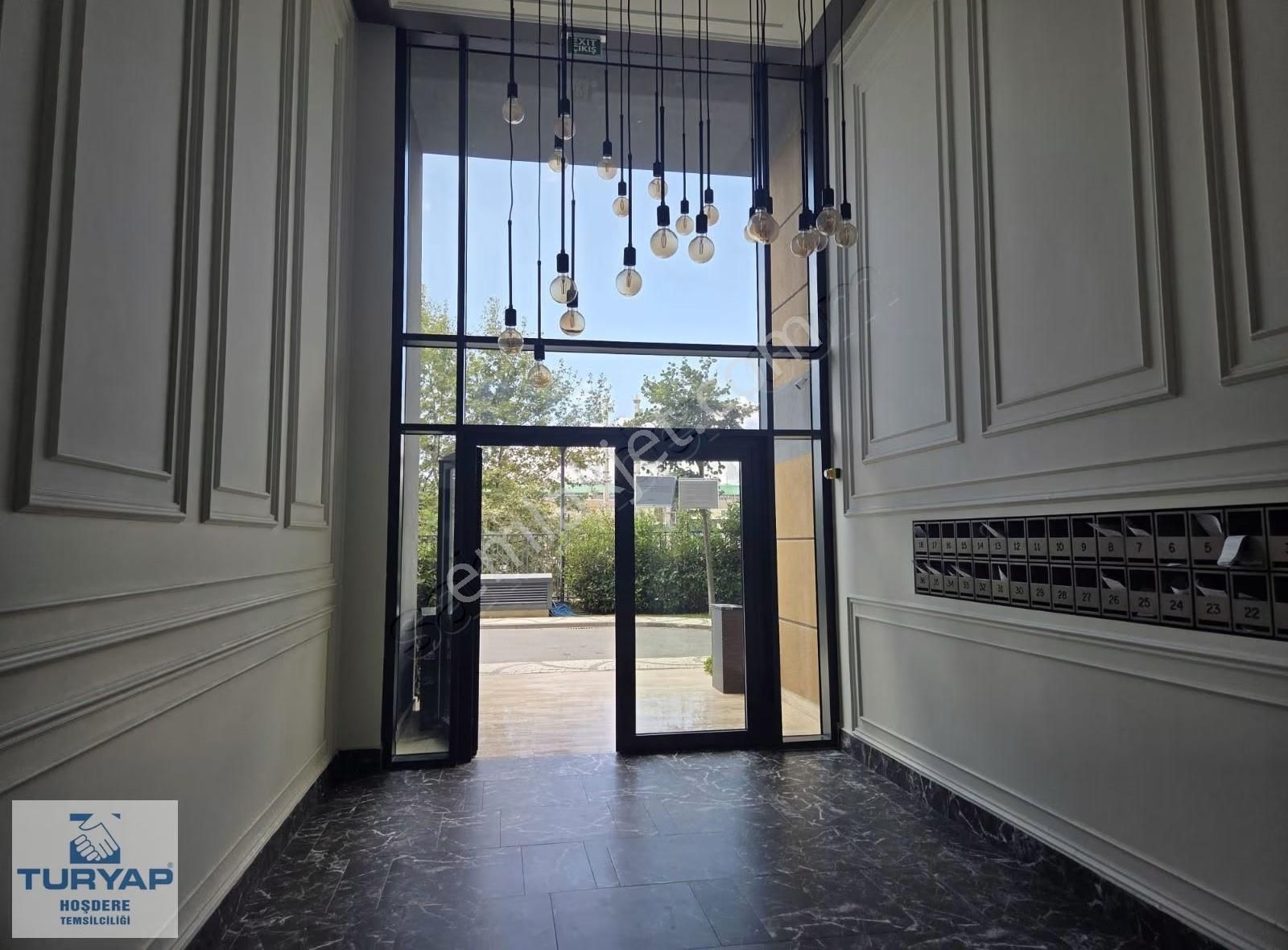 Tek Yetkili Semt Kısa Katlı Blok'ta Satılık 3+1 Bahçekatı Daire