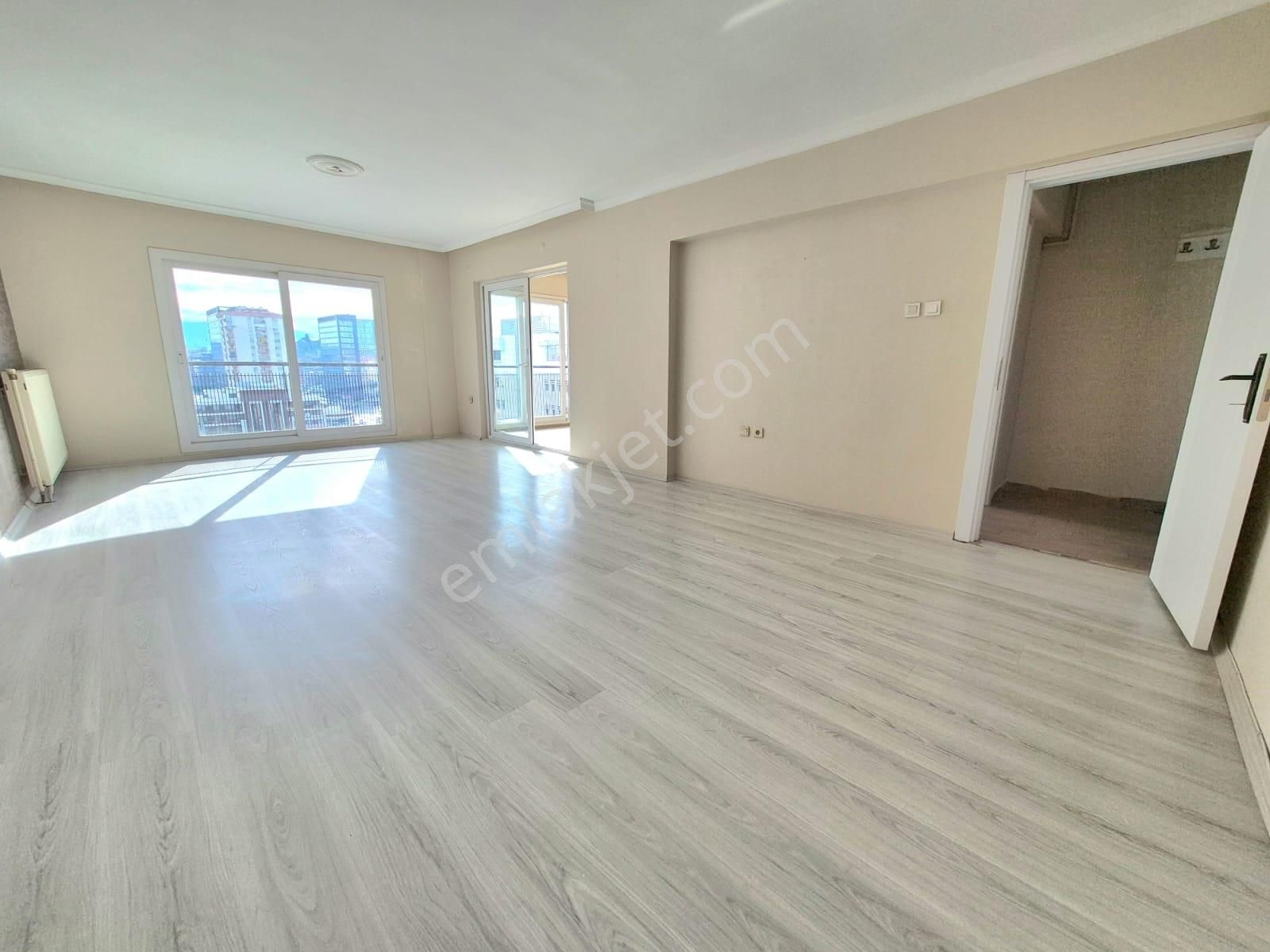 Medicalpoint Hastanesi Yanında Manzaralı Otoparklı 3+1 175 M2