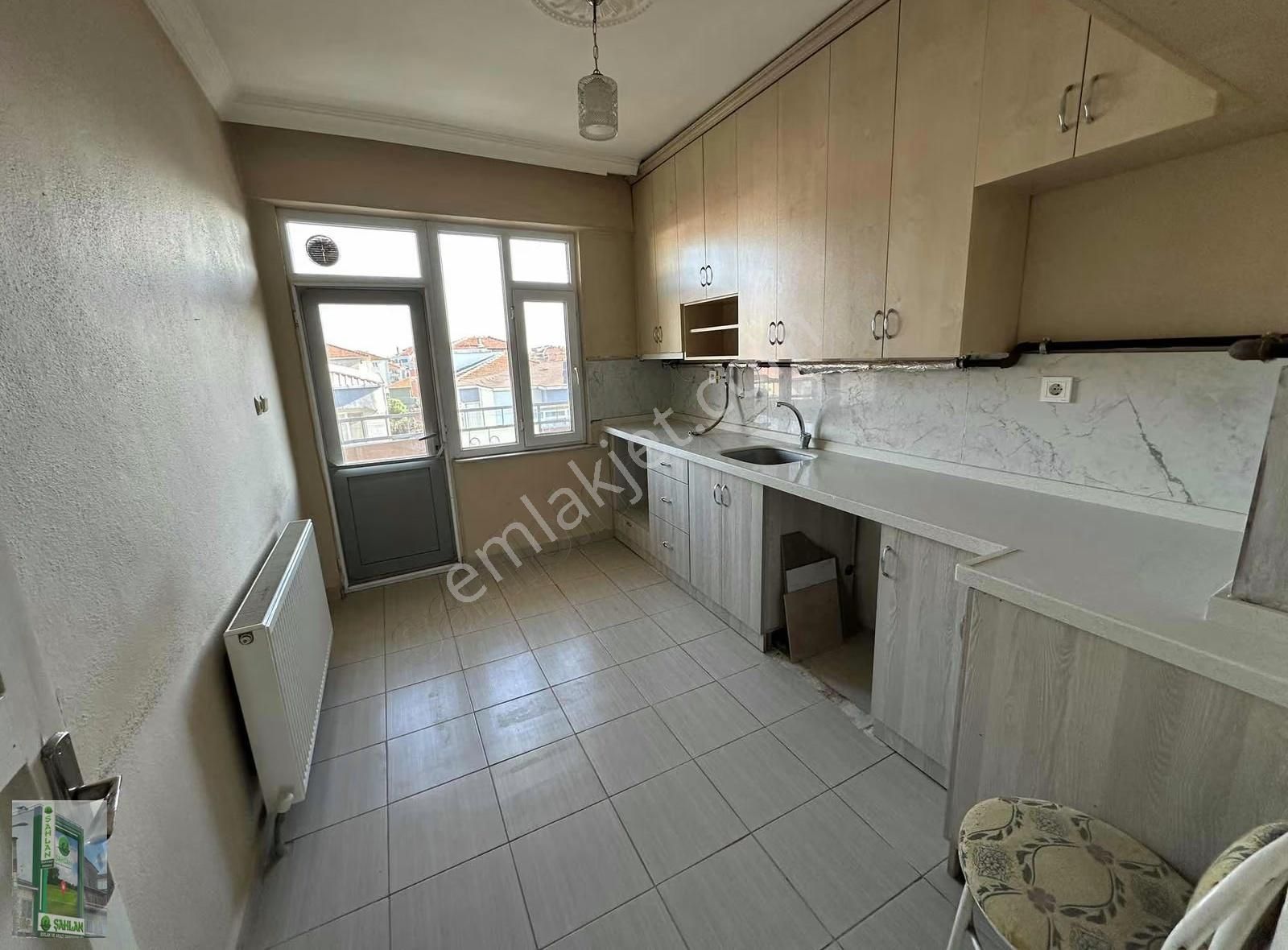 Şahlan Emlaktan Kiralık Cadde Üzeri Daire