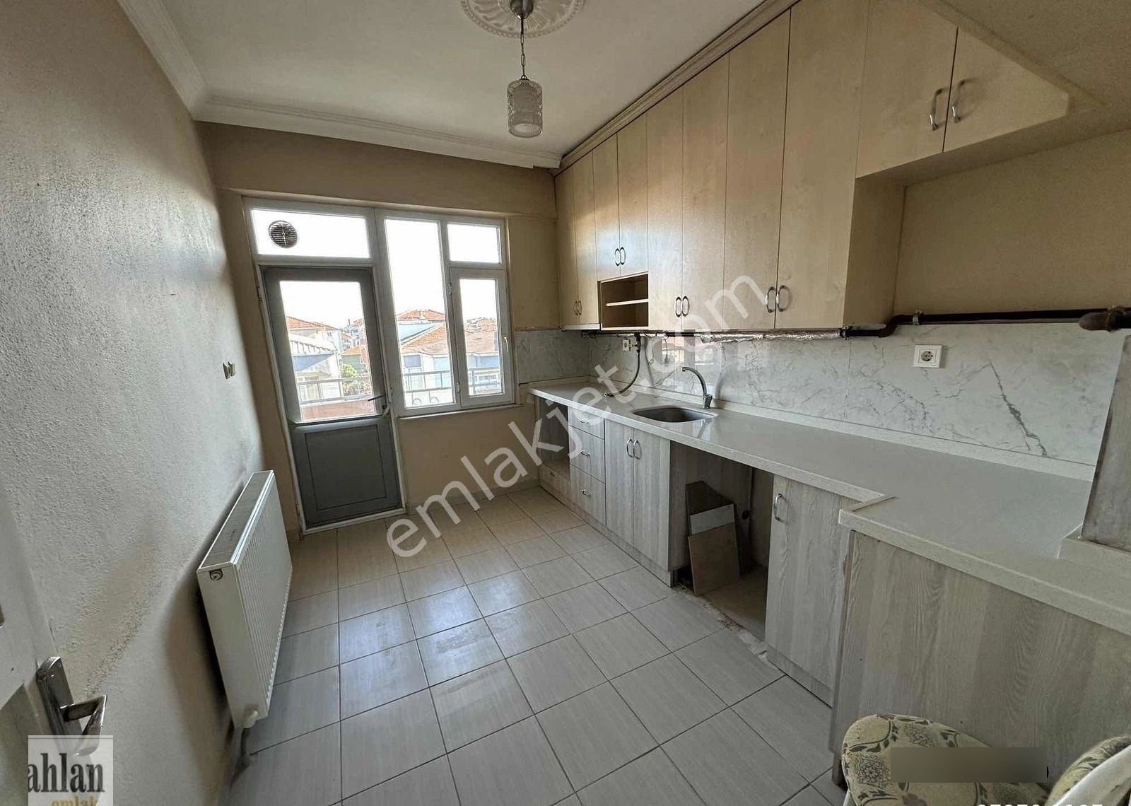 Şahlan Emlaktan Kiralık Cadde Üzeri Daire