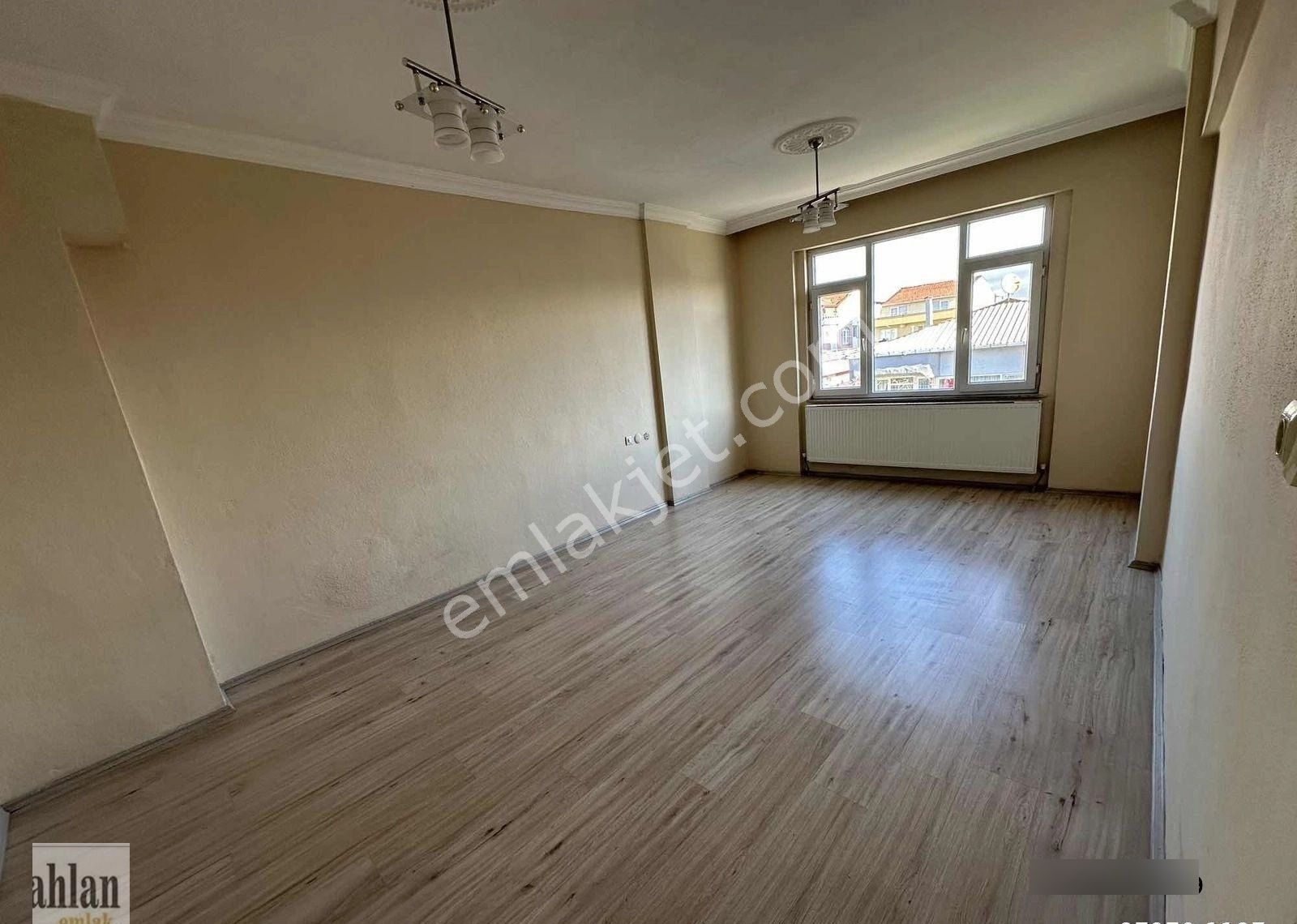 Şahlan Emlaktan Kiralık Cadde Üzeri Daire - Görsel 2