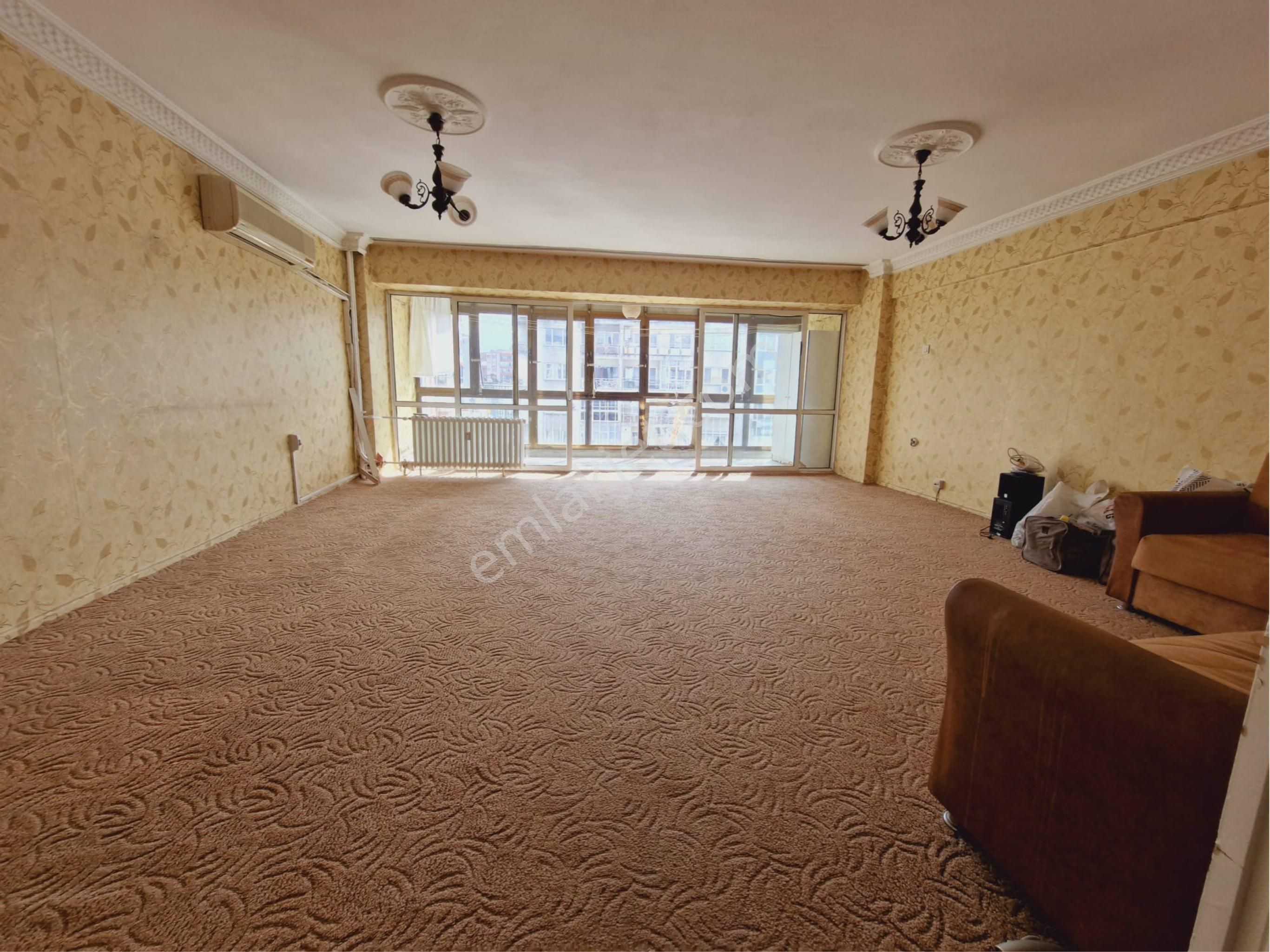 Üçyol Meydanda Cadde Üzeri 3+1 135m2 Arakat Ferah Daire - Görsel 2