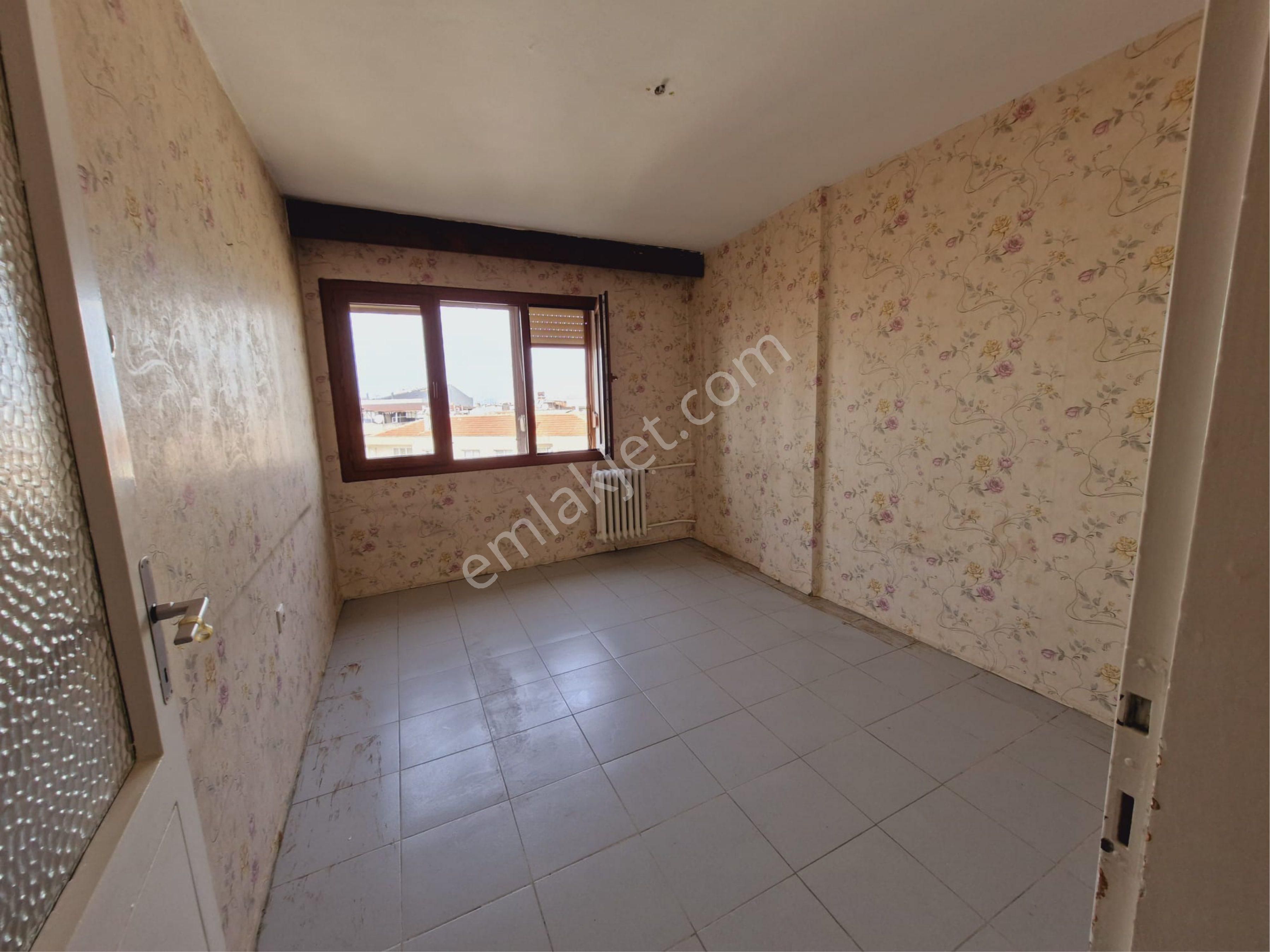 Üçyol Meydanda Cadde Üzeri 3+1 135m2 Arakat Ferah Daire - Görsel 10