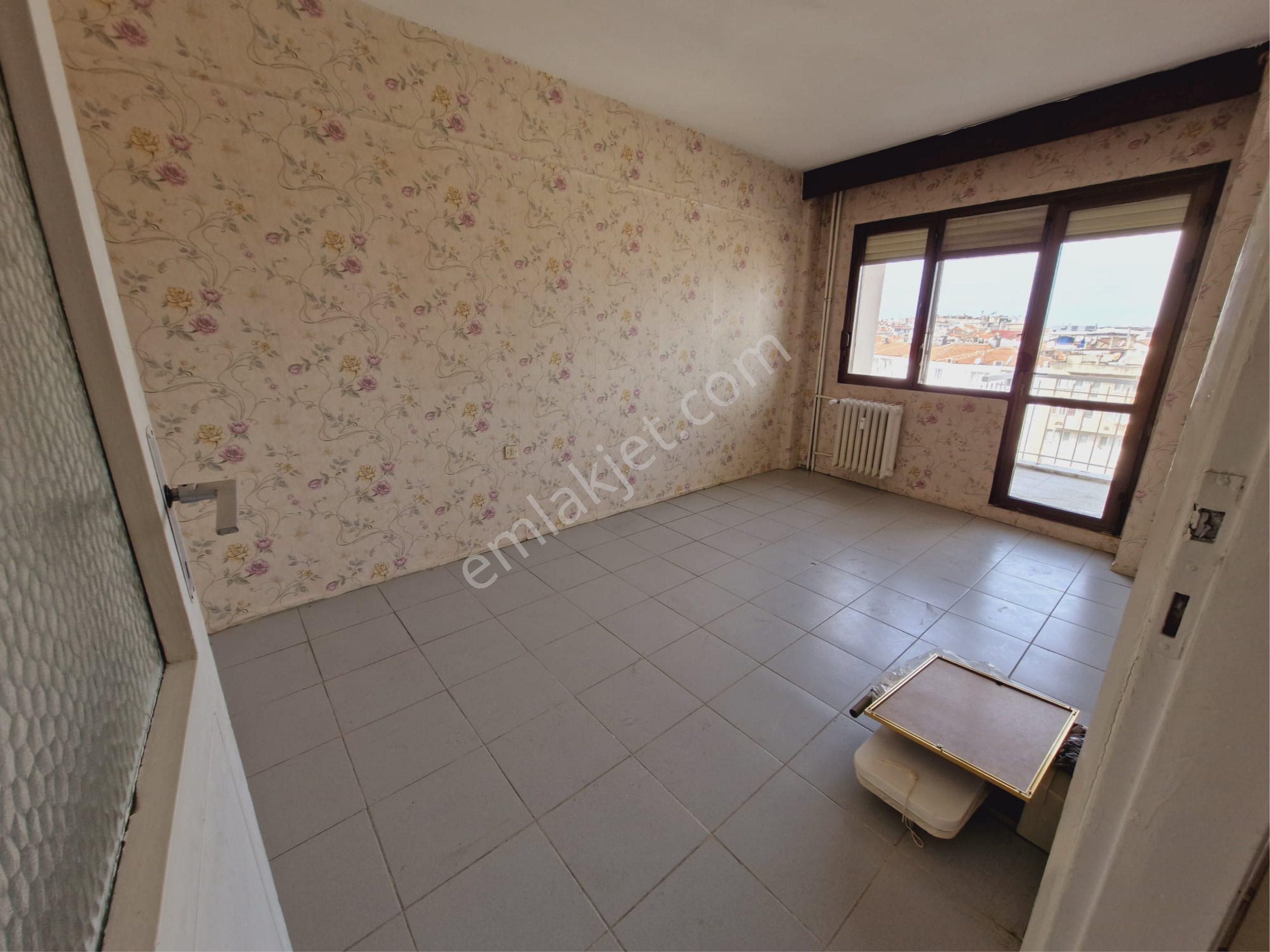 Üçyol Meydanda Cadde Üzeri 3+1 135m2 Arakat Ferah Daire - Görsel 11