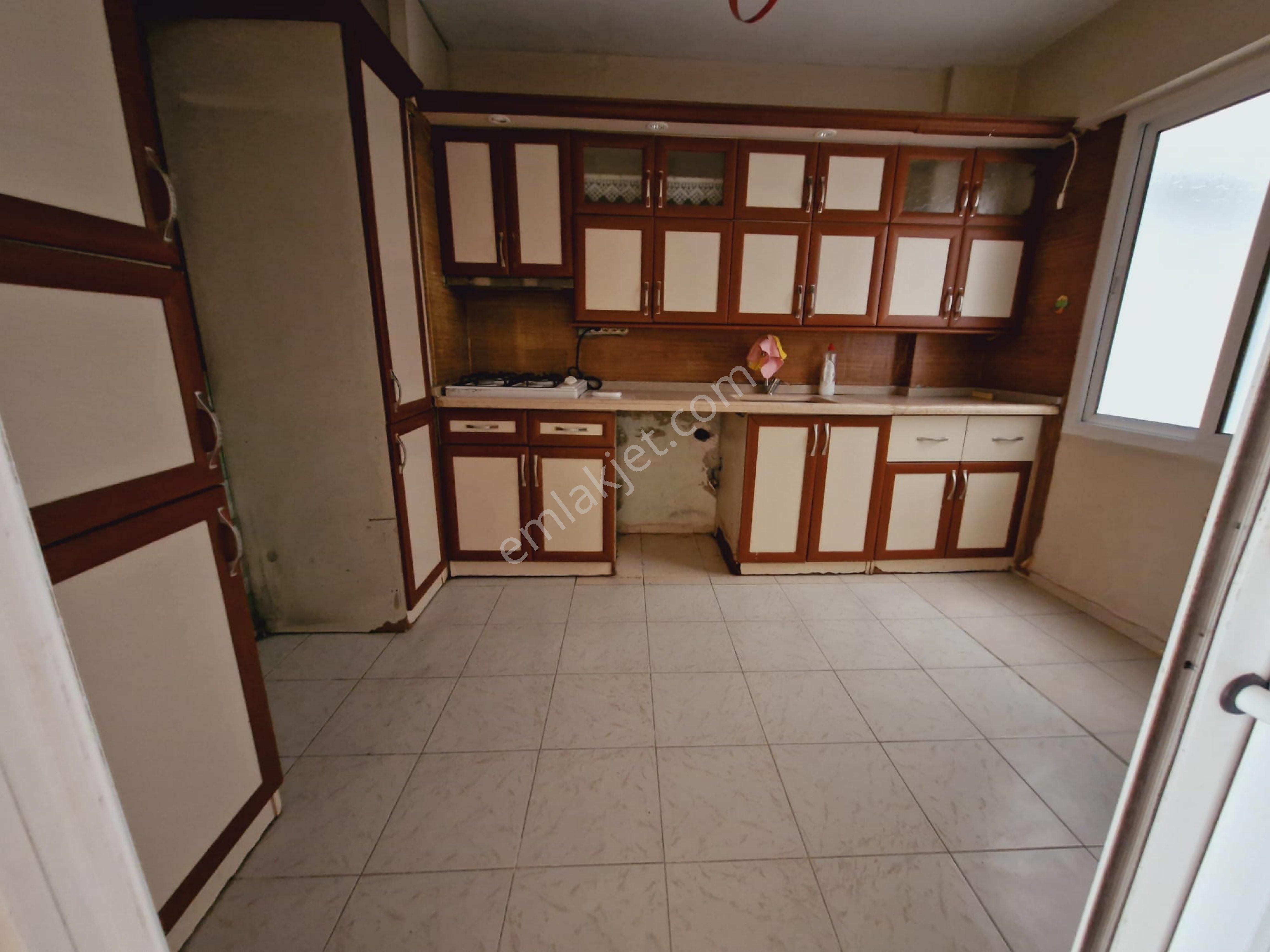 Üçyol Meydanda Cadde Üzeri 3+1 135m2 Arakat Ferah Daire - Görsel 8