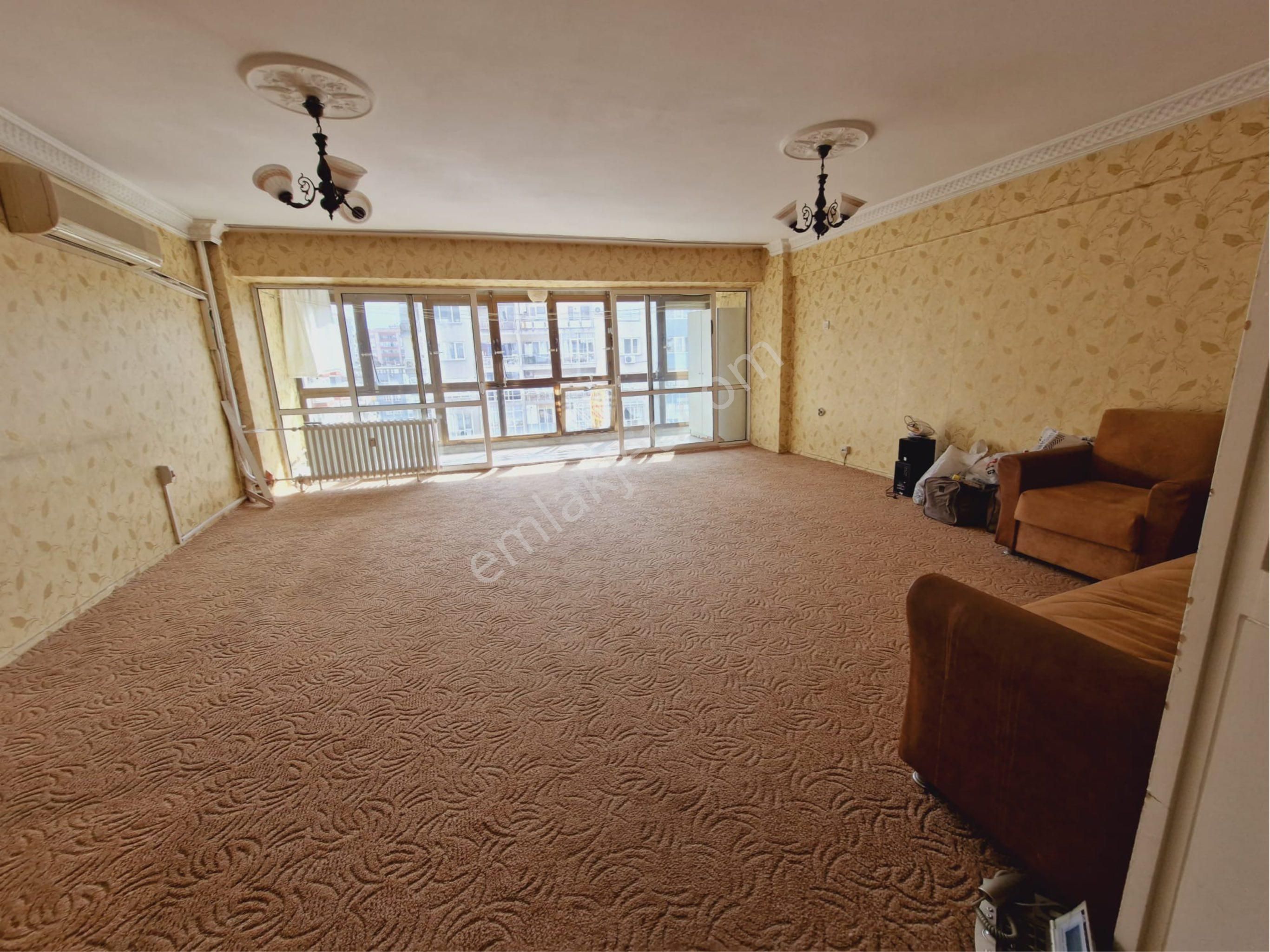 Üçyol Meydanda Cadde Üzeri 3+1 135m2 Arakat Ferah Daire