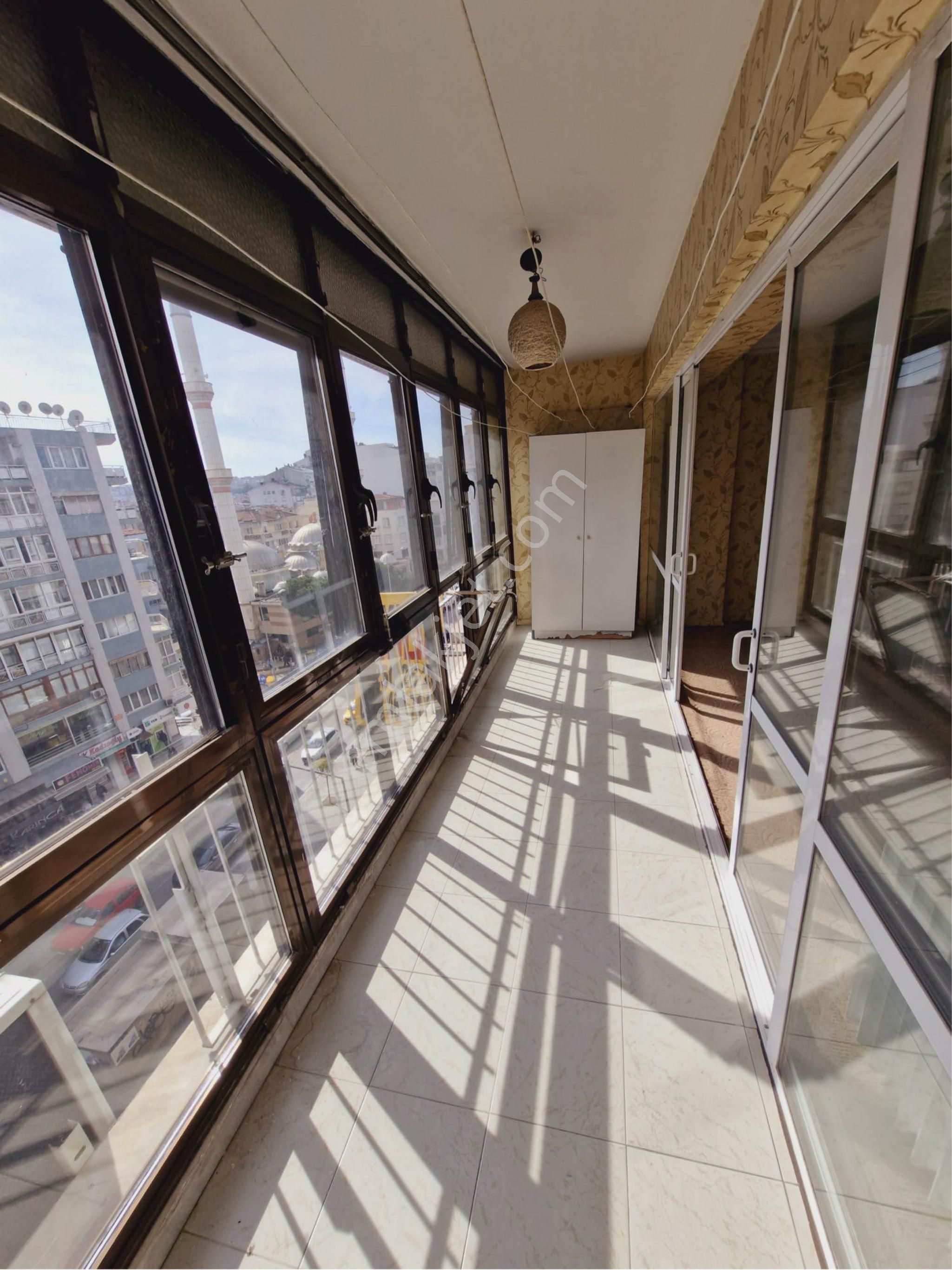 Üçyol Meydanda Cadde Üzeri 3+1 135m2 Arakat Ferah Daire - Görsel 25