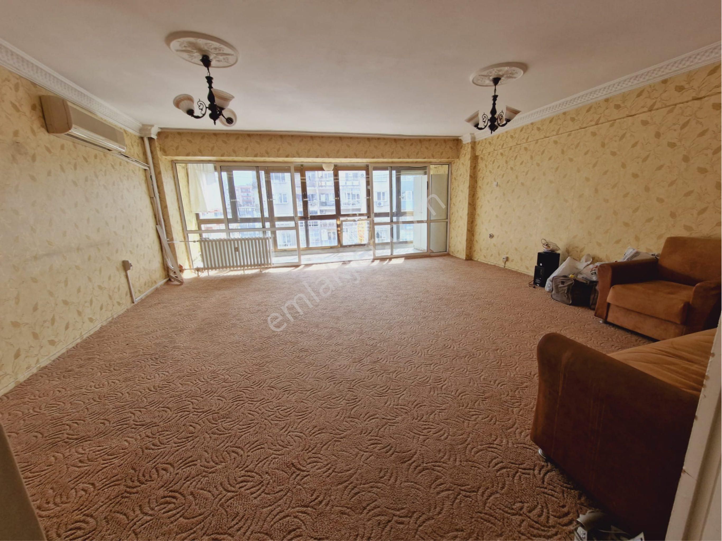 Üçyol Meydanda Cadde Üzeri 3+1 135m2 Arakat Ferah Daire - Görsel 3