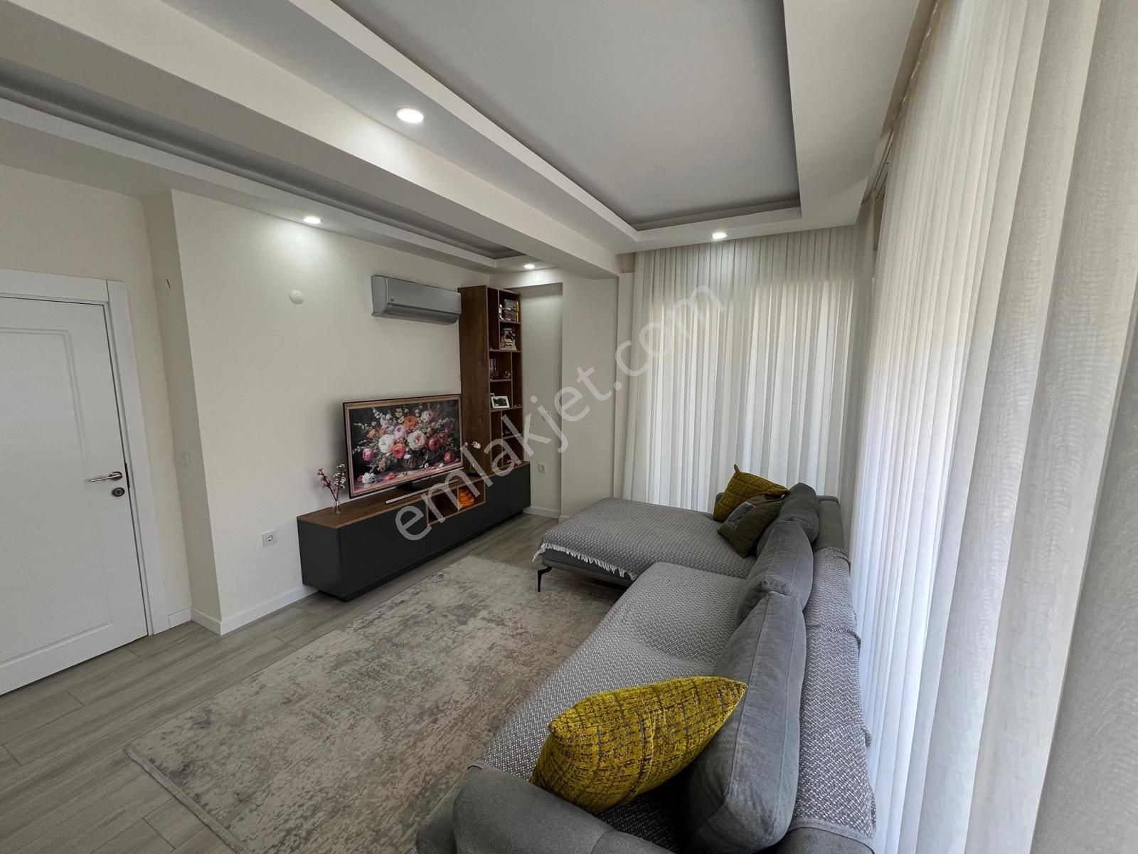 Opera Yaşam Hast. Yakını Arakat D.gazlı Asansörlü Şık 2+1