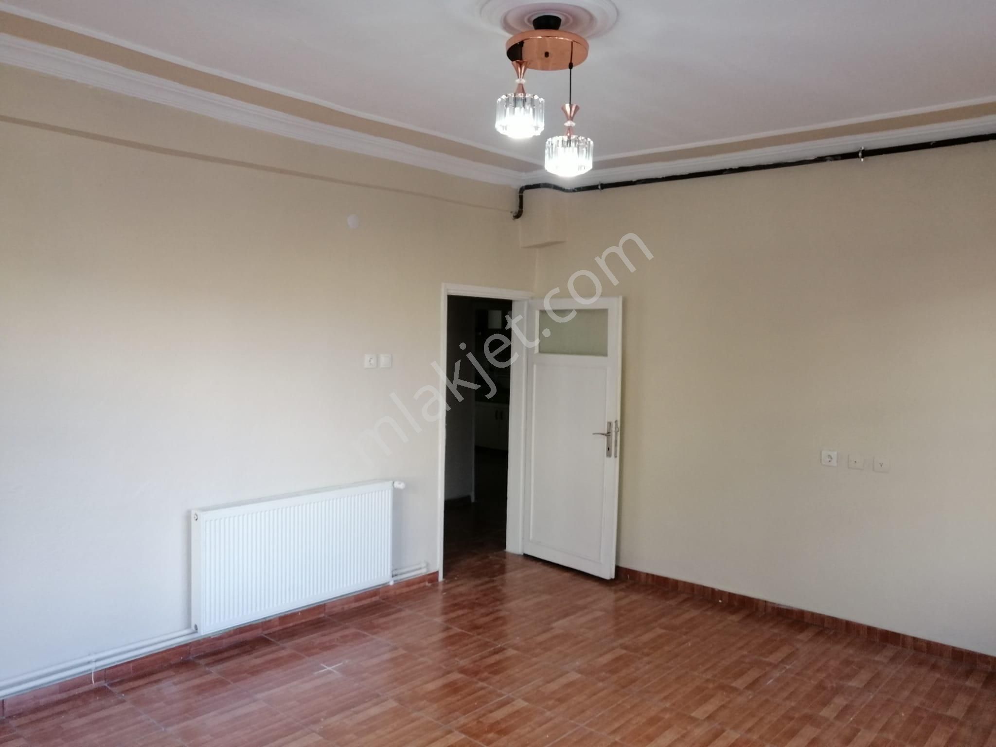 Adana Sarıçamda Kozan Yolunda Müstakil Tek Katlı Kiralık Doğalgazlı Kombili Kiralık Daire 3+1