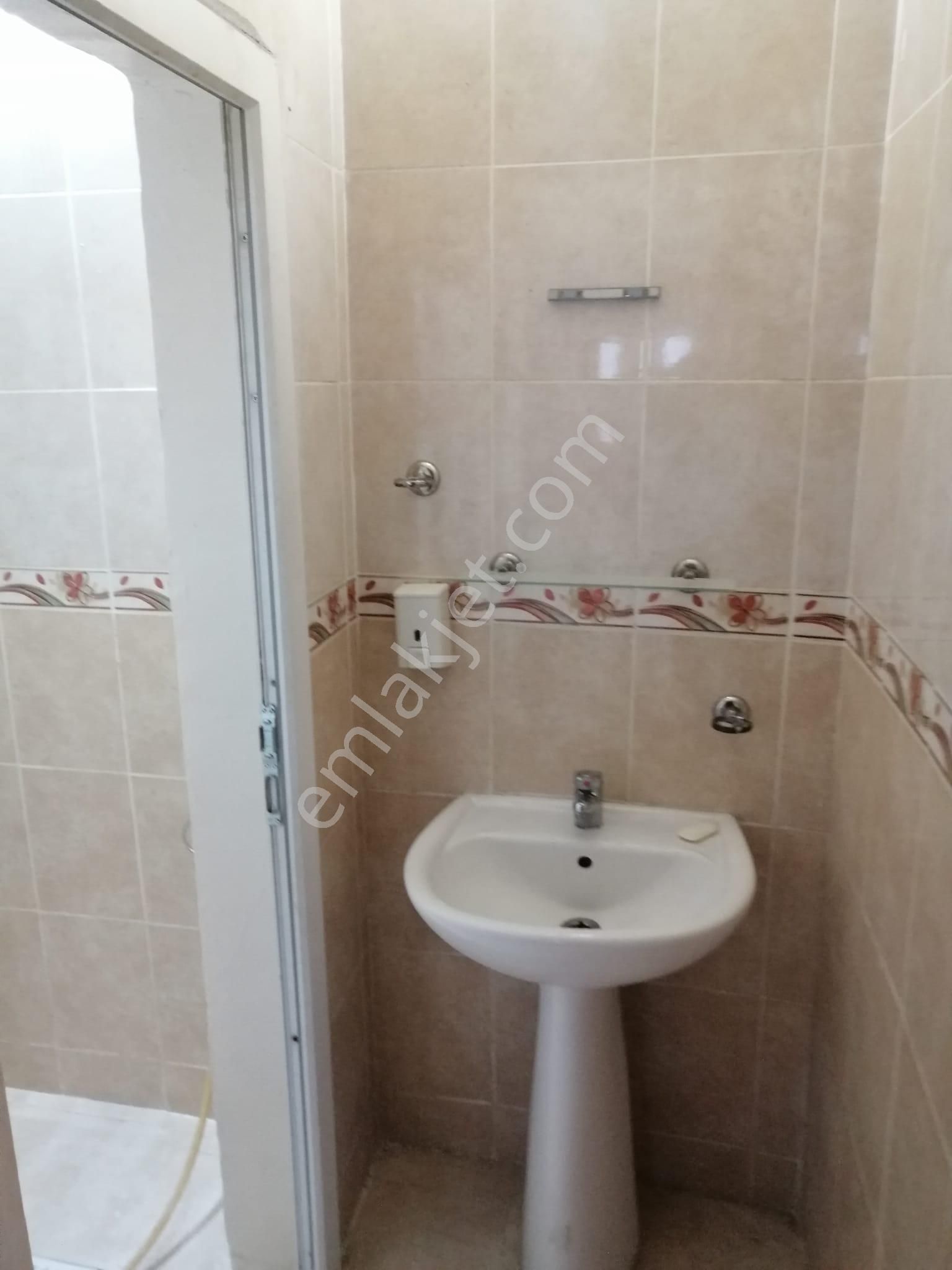Adana Sarıçamda Kozan Yolunda Müstakil Tek Katlı Kiralık Doğalgazlı Kombili Kiralık Daire 3+1 - Görsel 3