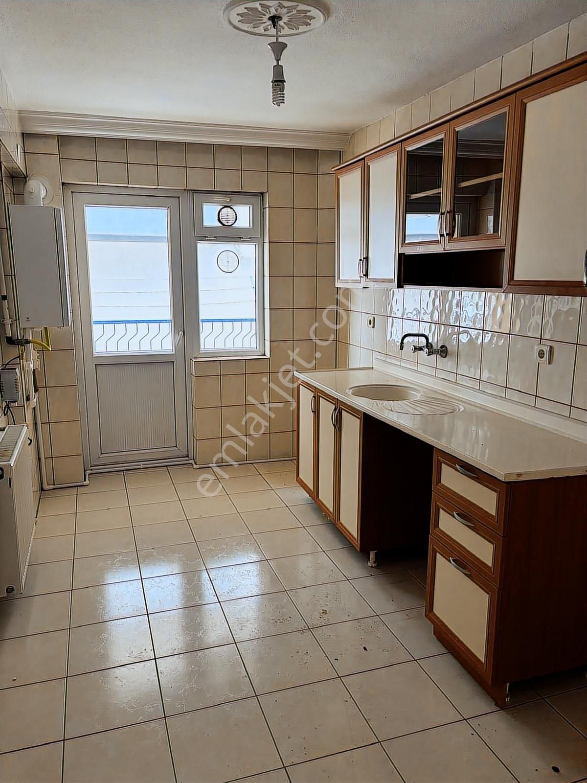 Kaletepe'de Salon Bağımsız 3+1 Kiralık Daire - Görsel 13