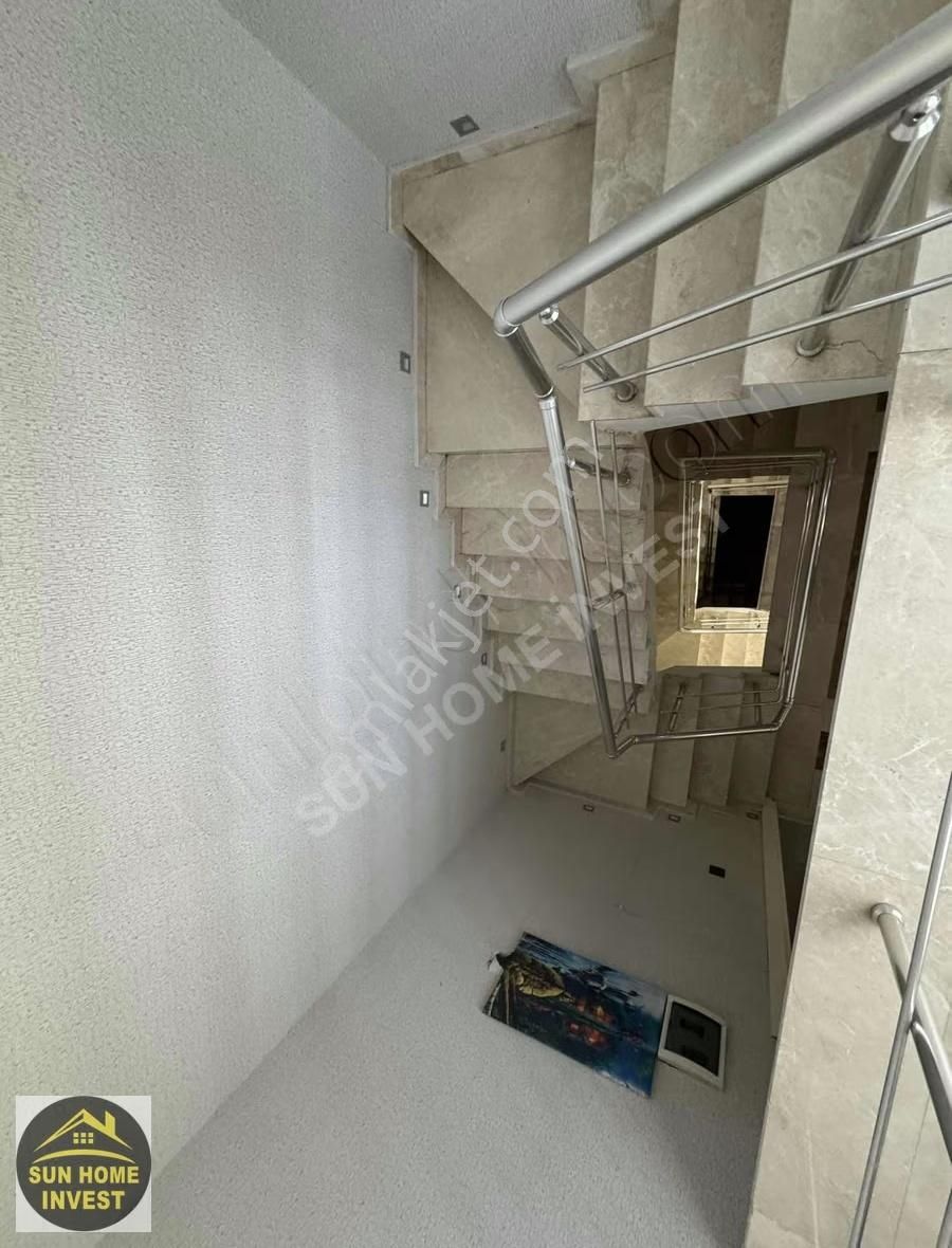 Site İçerisinde Havuzlu Satılık 5+1 Villa - Görsel 3