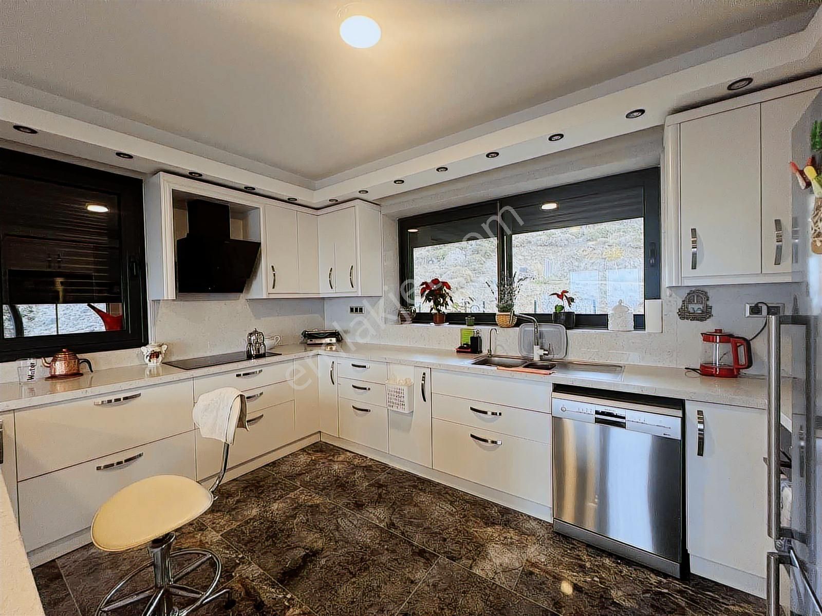 Ambarcı'dan Panoramik Manzaralı Satılık Tam Müstakil Villa - Görsel 32