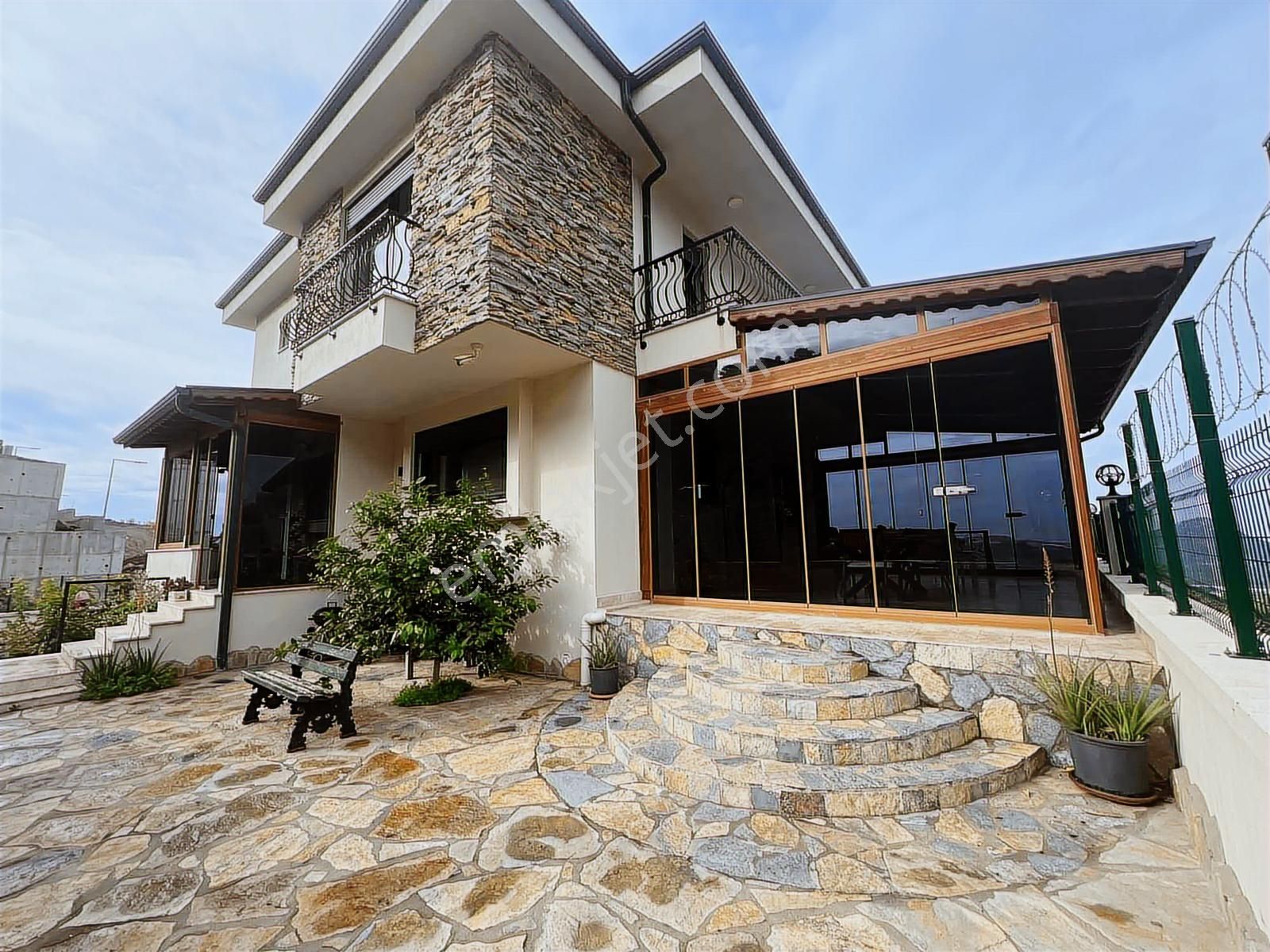 Ambarcı'dan Panoramik Manzaralı Satılık Tam Müstakil Villa