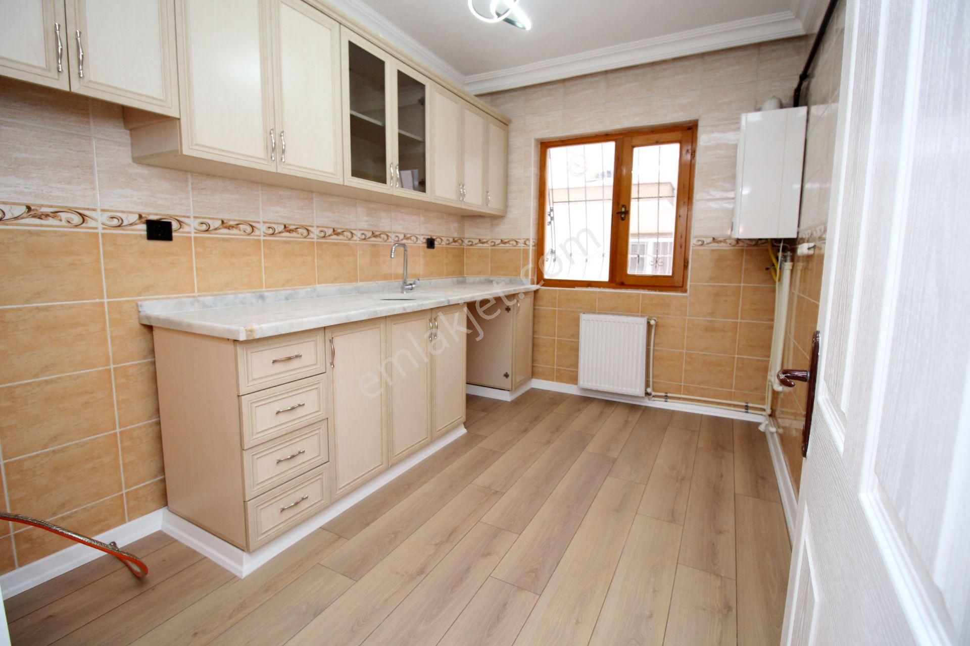 Emre Emlak'tan Mareşal Çakmak'ta Oturuma Hazır 3+1 Satılık Daire - Görsel 5