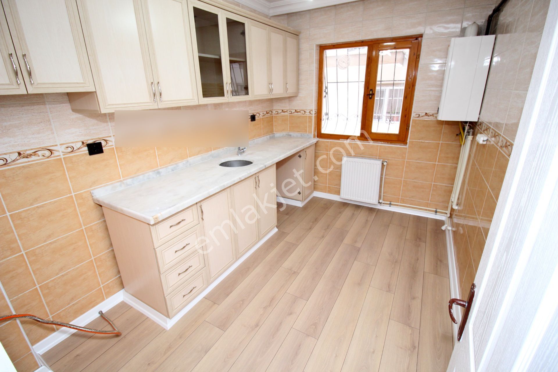 Emre Emlak'tan Mareşal Çakmak'ta Oturuma Hazır 3+1 Satılık Daire - Görsel 4