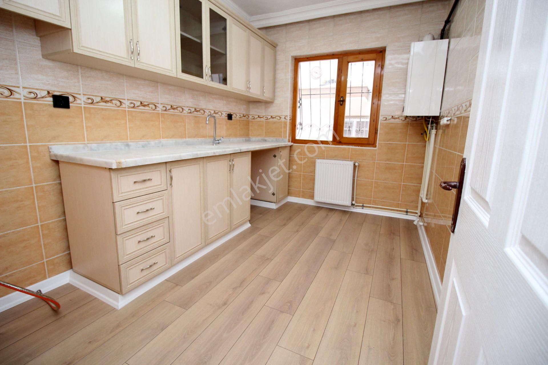 Emre Emlak'tan Mareşal Çakmak'ta Oturuma Hazır 3+1 Satılık Daire - Görsel 3