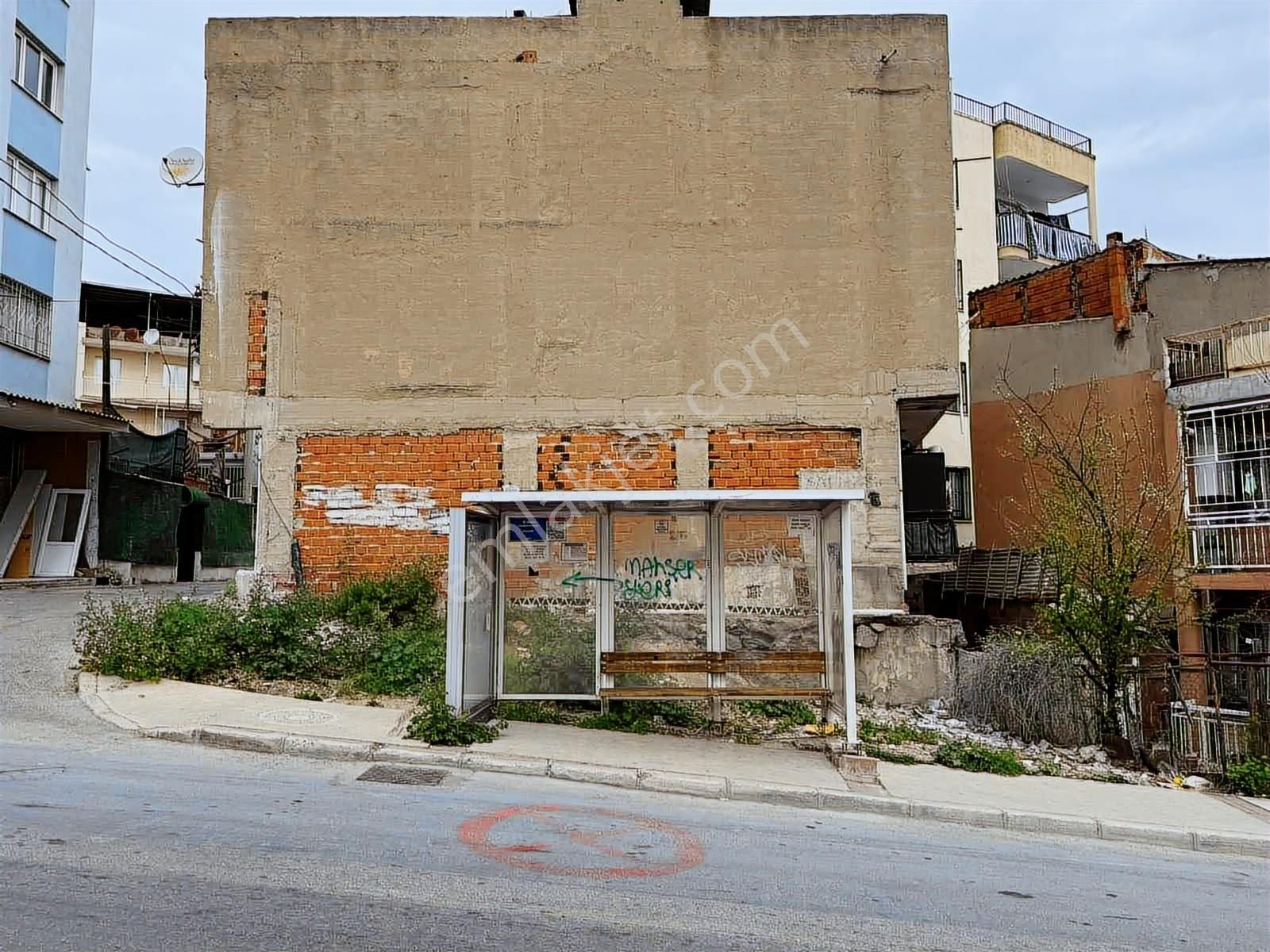 İster Arsa İstersen Ayrıca 3 Katlı Ev De Satılık,