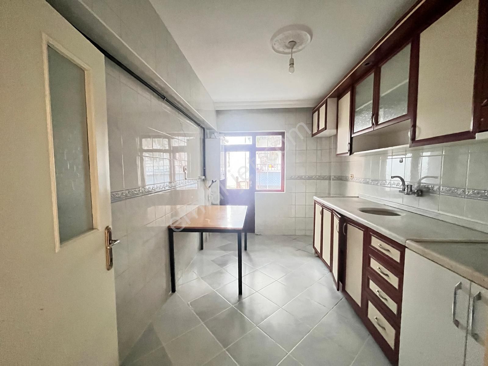 Koza Emlak'tan Pınarbaşı Mahalesinde Genç Bina Da Bağımsız 3+1 Satılık Daire