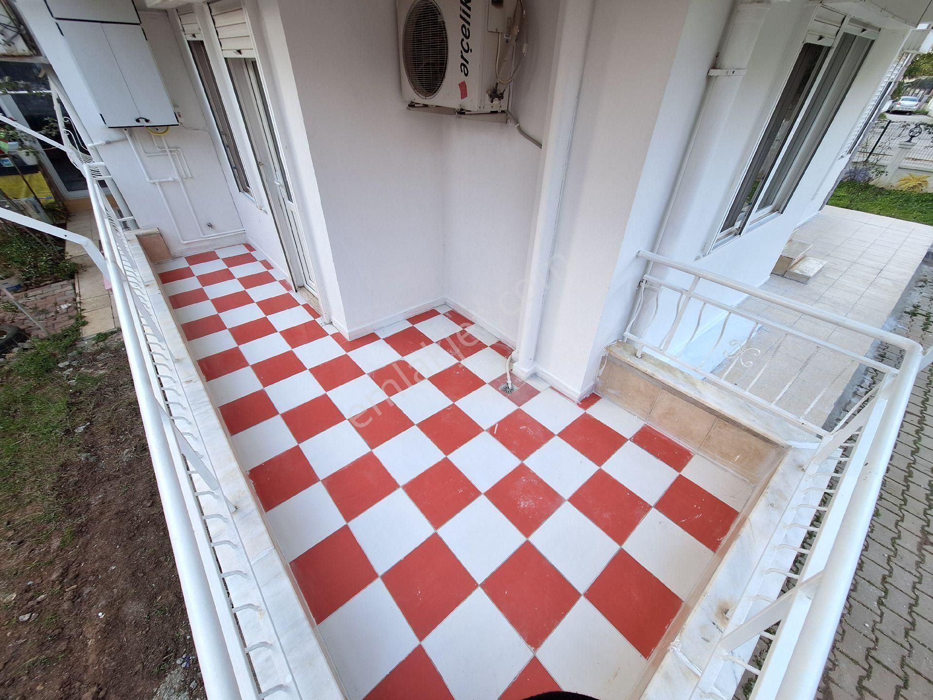 Antalya Konyaaltı Mollayusuf Mahallesinde Doğalgaz Kombili Ayrı Mutfaklı Geniş 1+1 Daire - Görsel 33