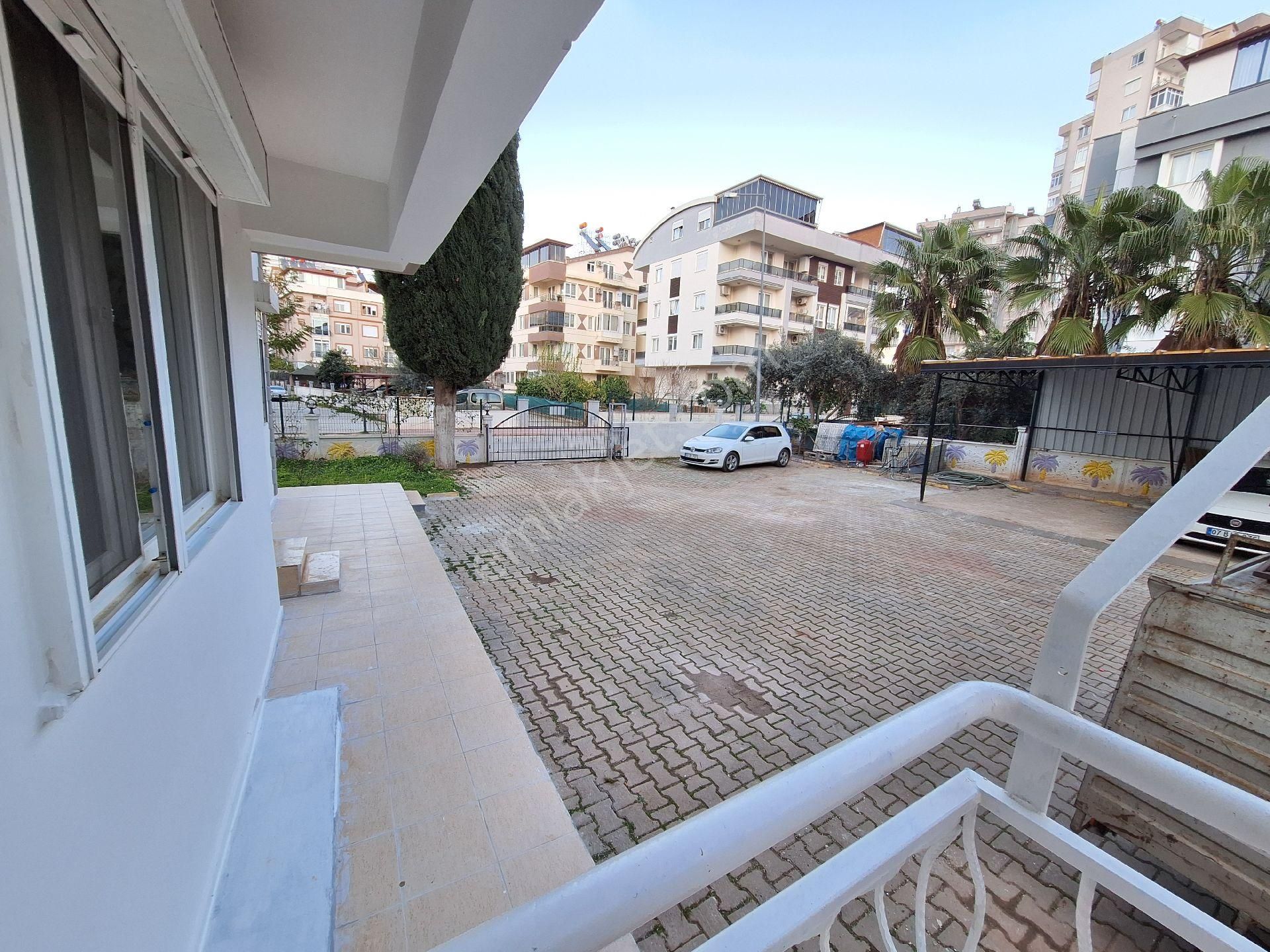 Antalya Konyaaltı Mollayusuf Mahallesinde Doğalgaz Kombili Ayrı Mutfaklı Geniş 1+1 Daire - Görsel 34