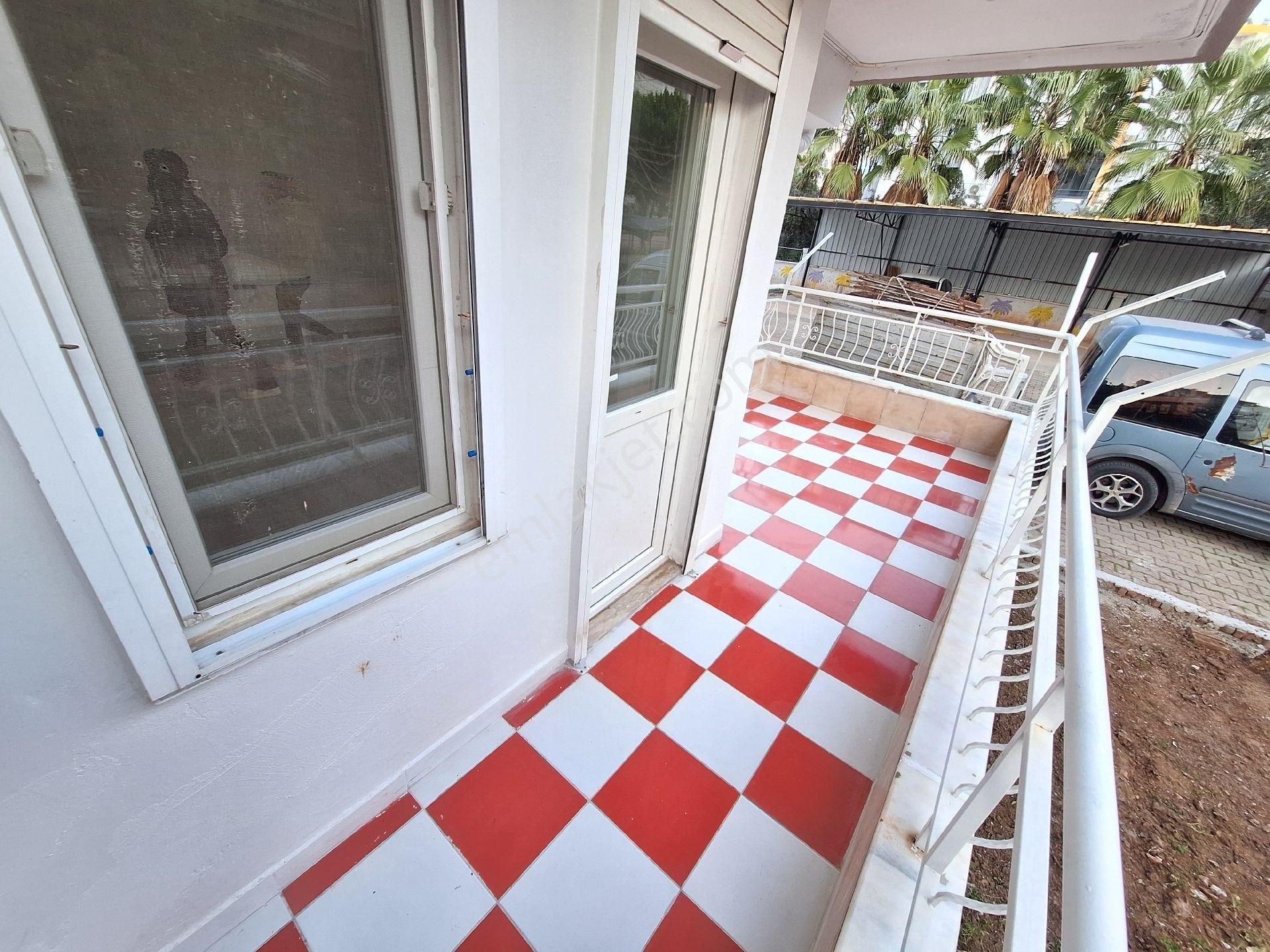 Antalya Konyaaltı Mollayusuf Mahallesinde Doğalgaz Kombili Ayrı Mutfaklı Geniş 1+1 Daire - Görsel 31