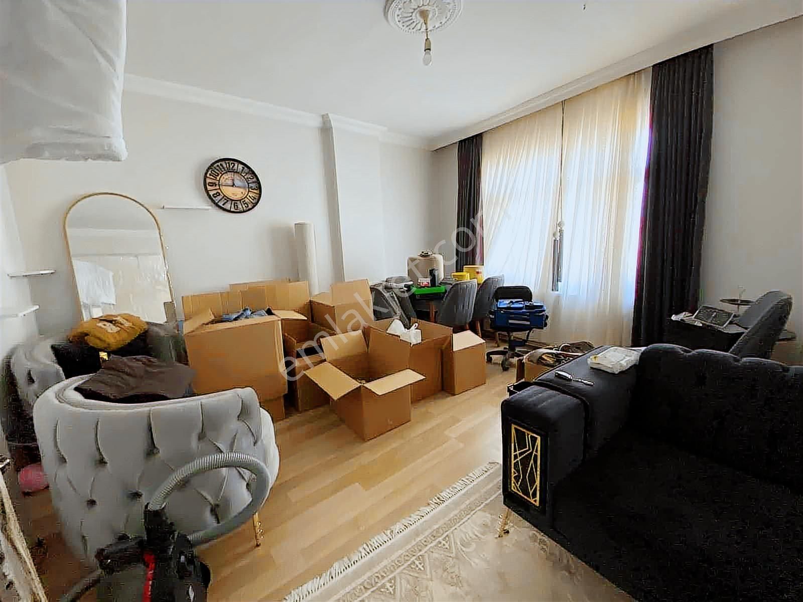 Cadde Üzerinde | E5'e Marmaray Ve Metro'ya Yakın Satılık Ara Kat